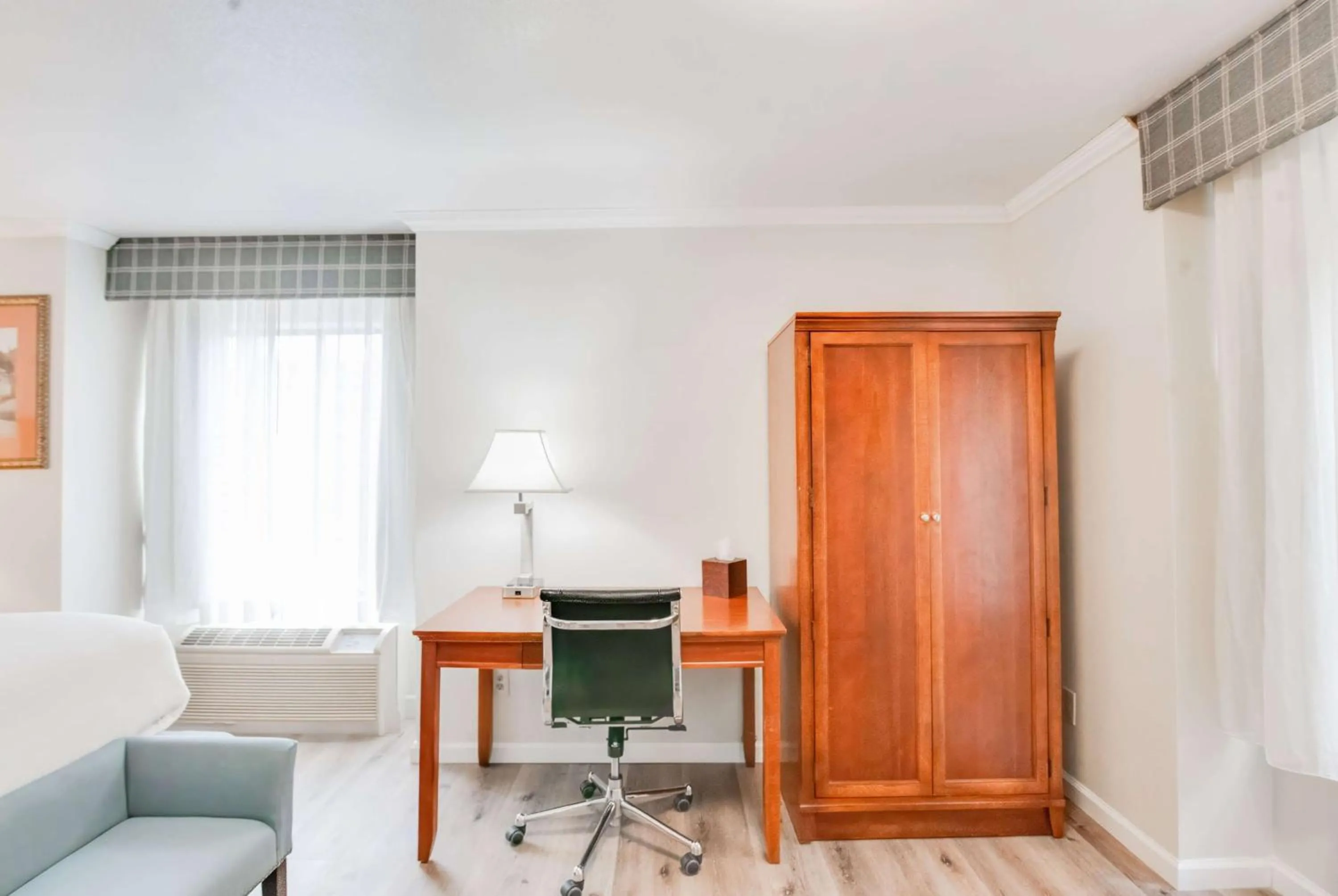 Photo of the whole room in Ramada by Wyndham Mountain View