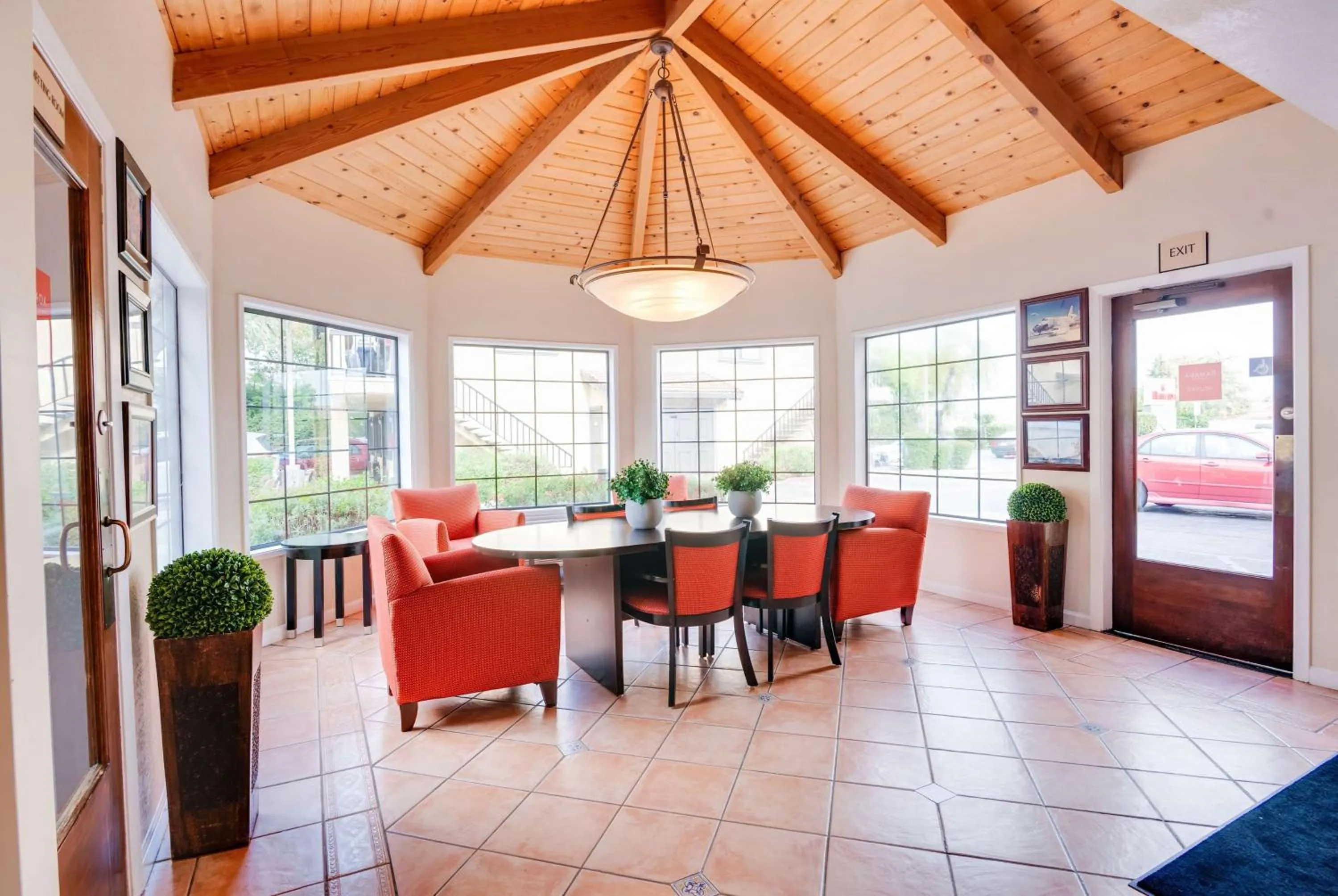 Lobby or reception in Ramada by Wyndham Mountain View