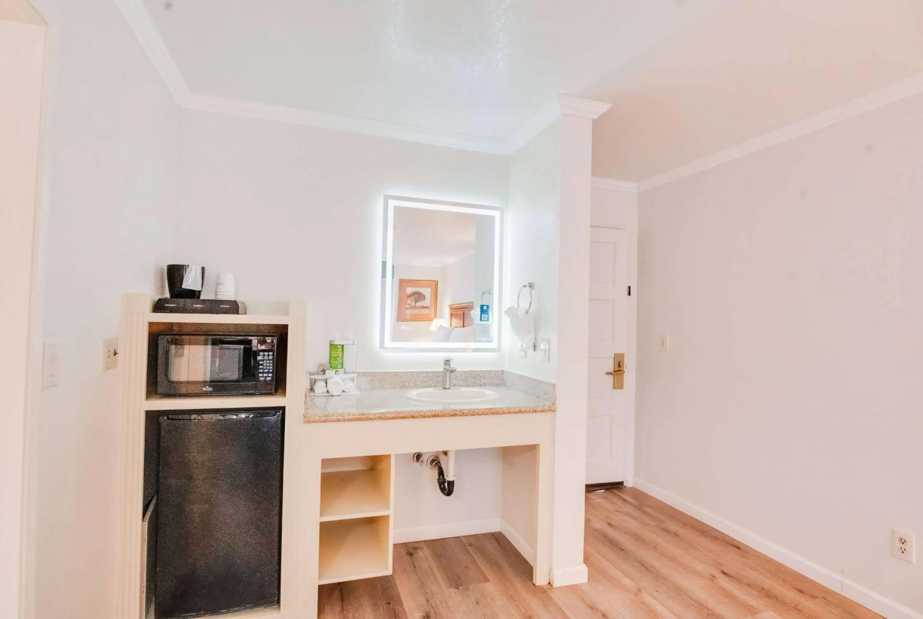 Photo of the whole room in Ramada by Wyndham Mountain View