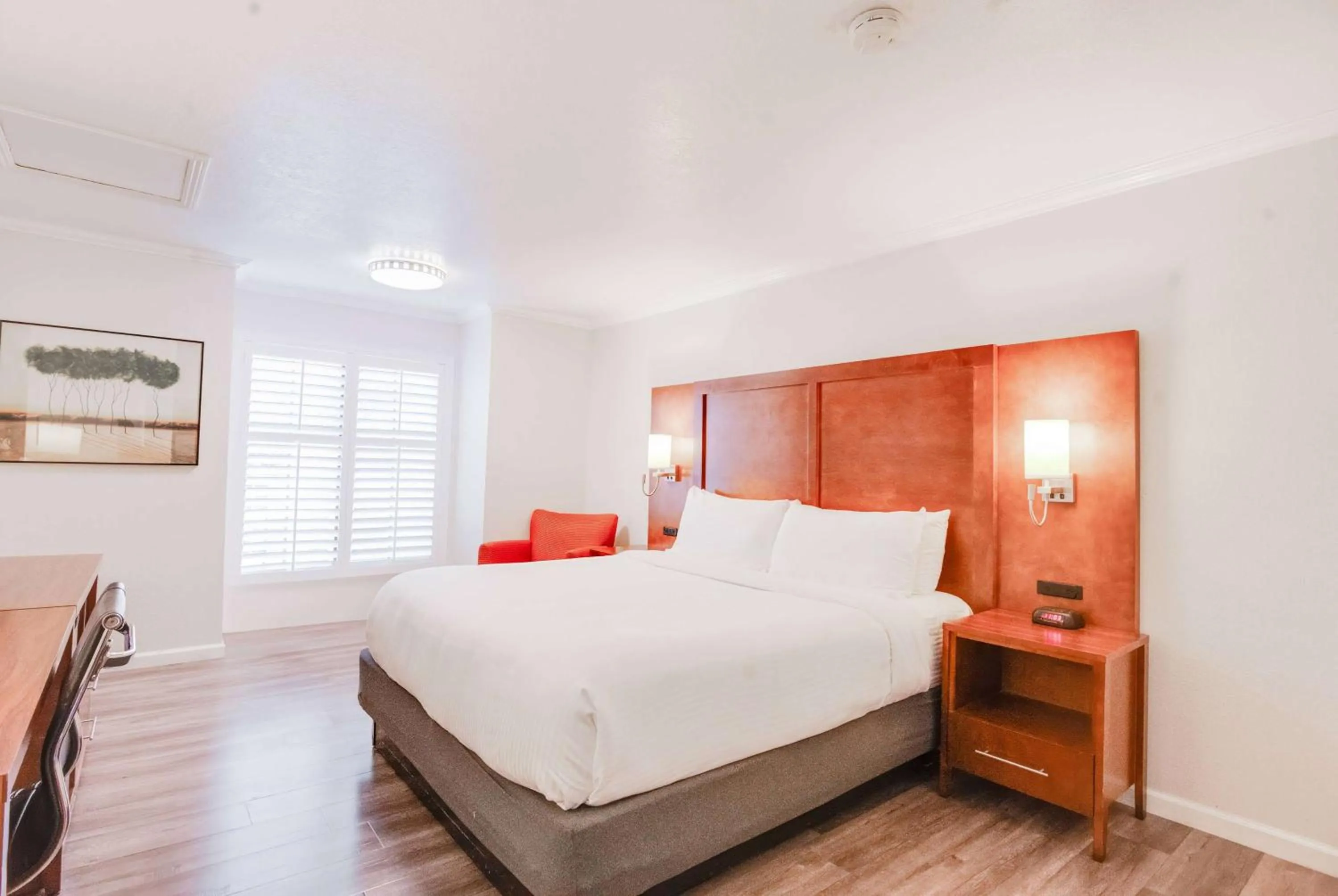 Photo of the whole room, Bed in Ramada by Wyndham Mountain View