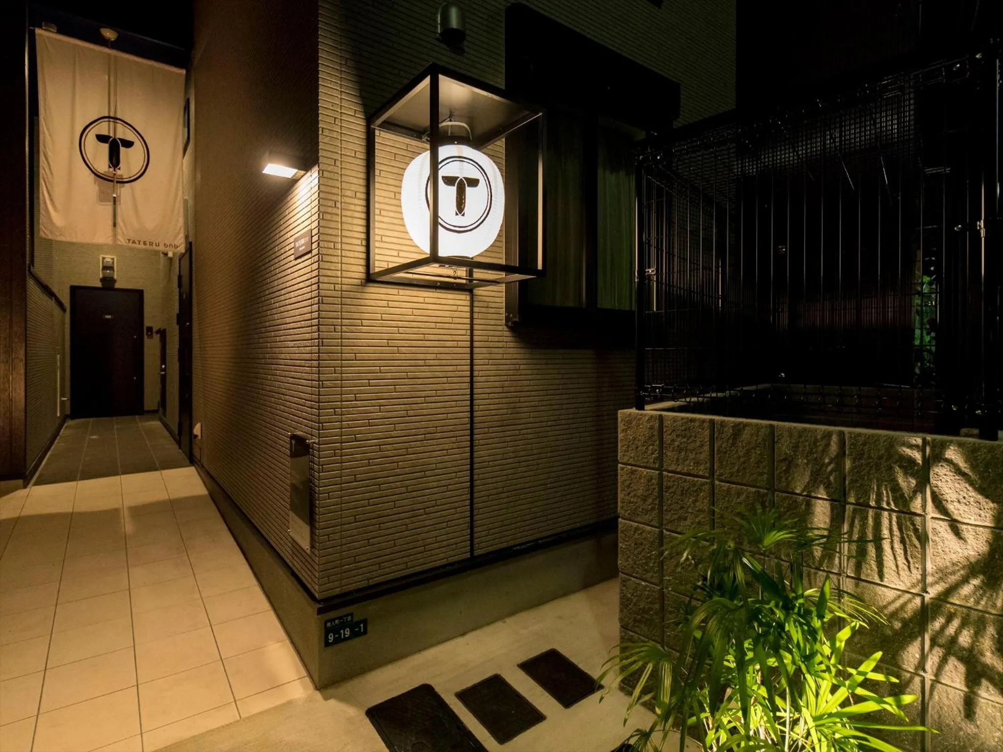 Facade/entrance in TRIP POD TOJIN-MACHI A