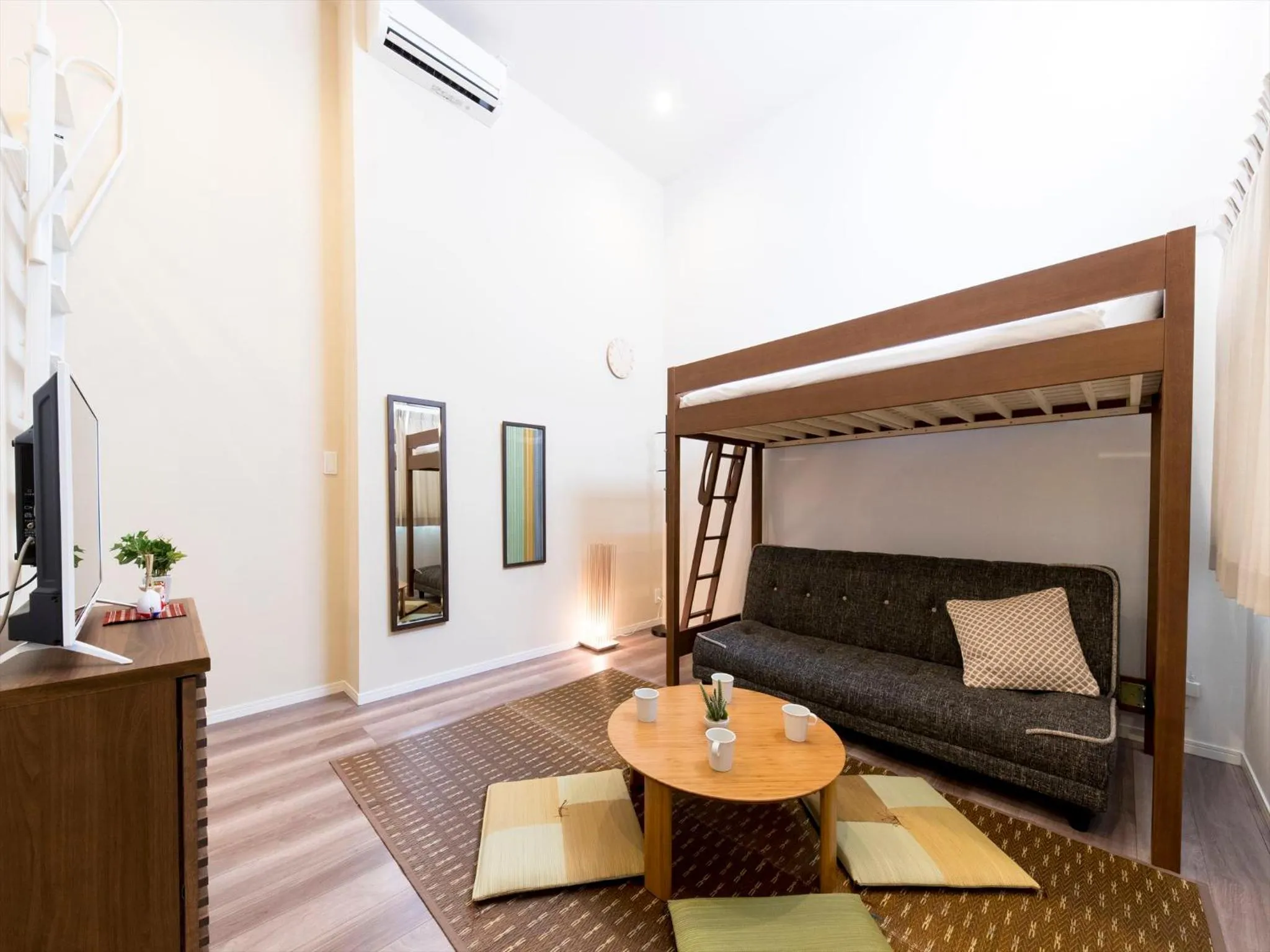 Living room, Bed in TRIP POD TOJIN-MACHI A