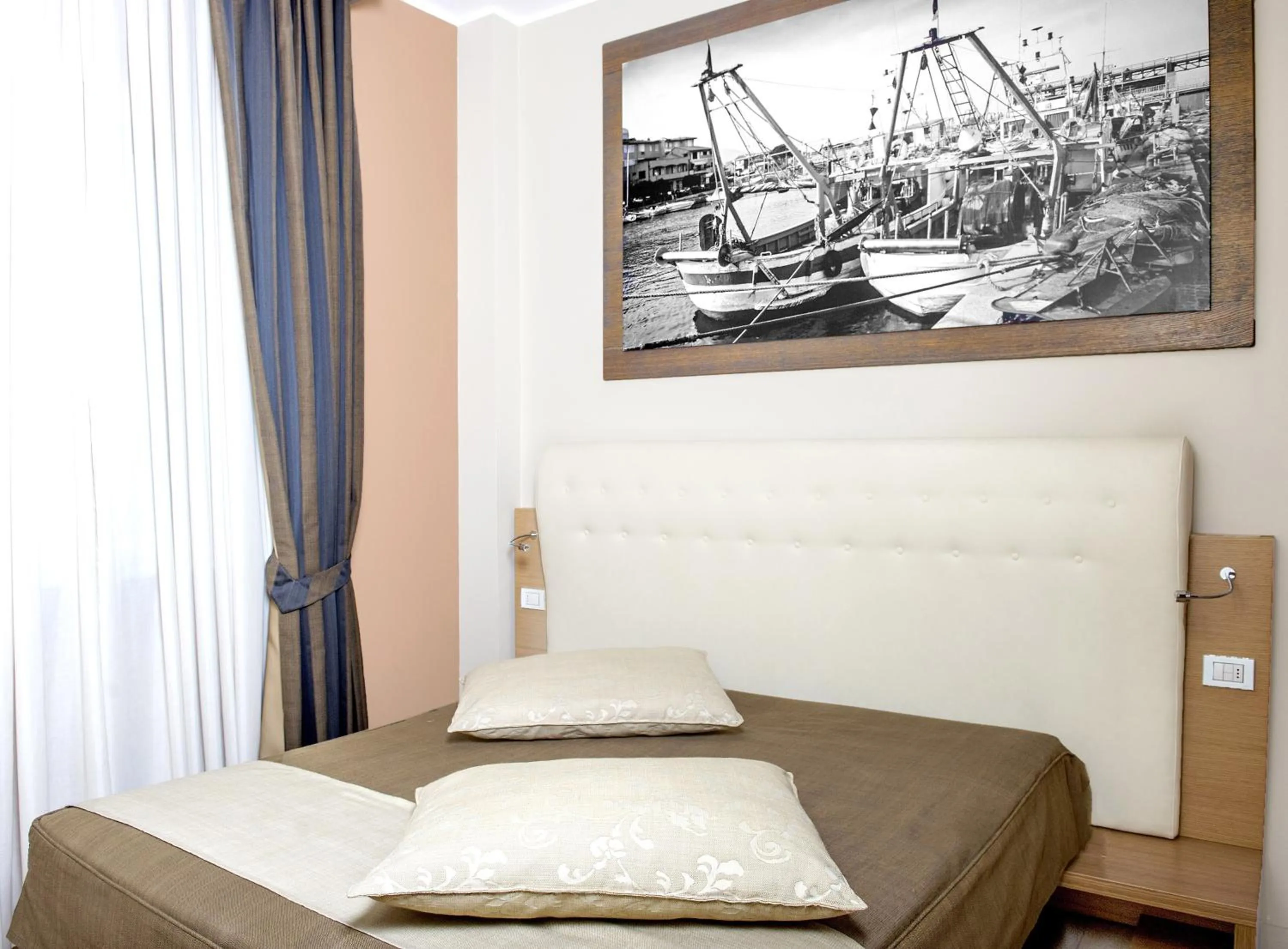 Bedroom, Bed in Hotel C'era Una Volta