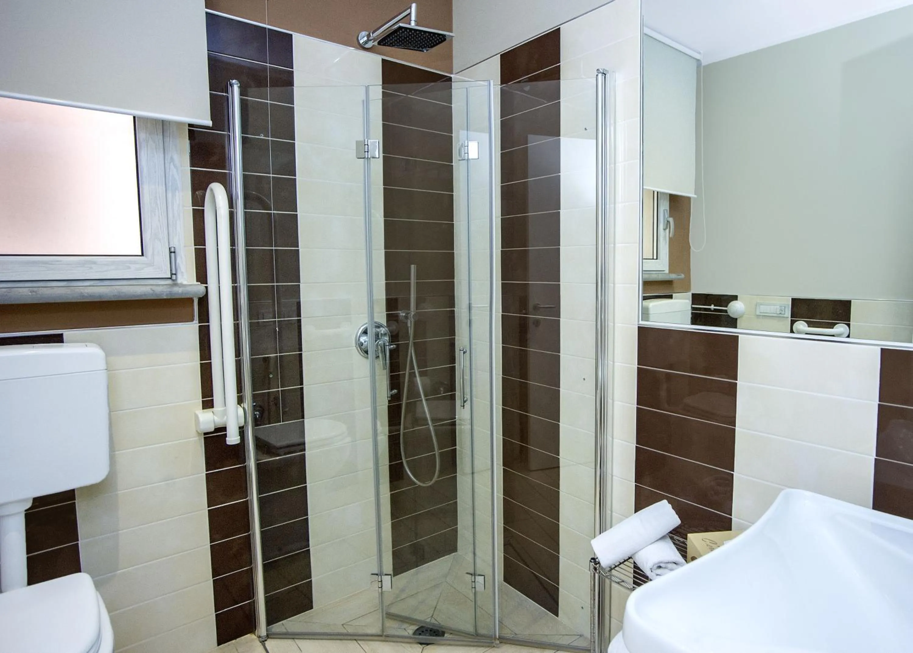 Shower in Hotel C'era Una Volta