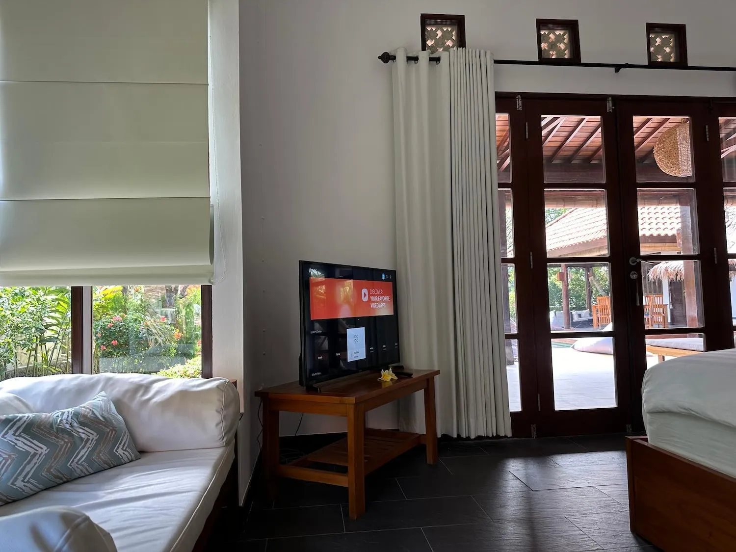 Bed in Bale Solah Lombok Holiday Resort