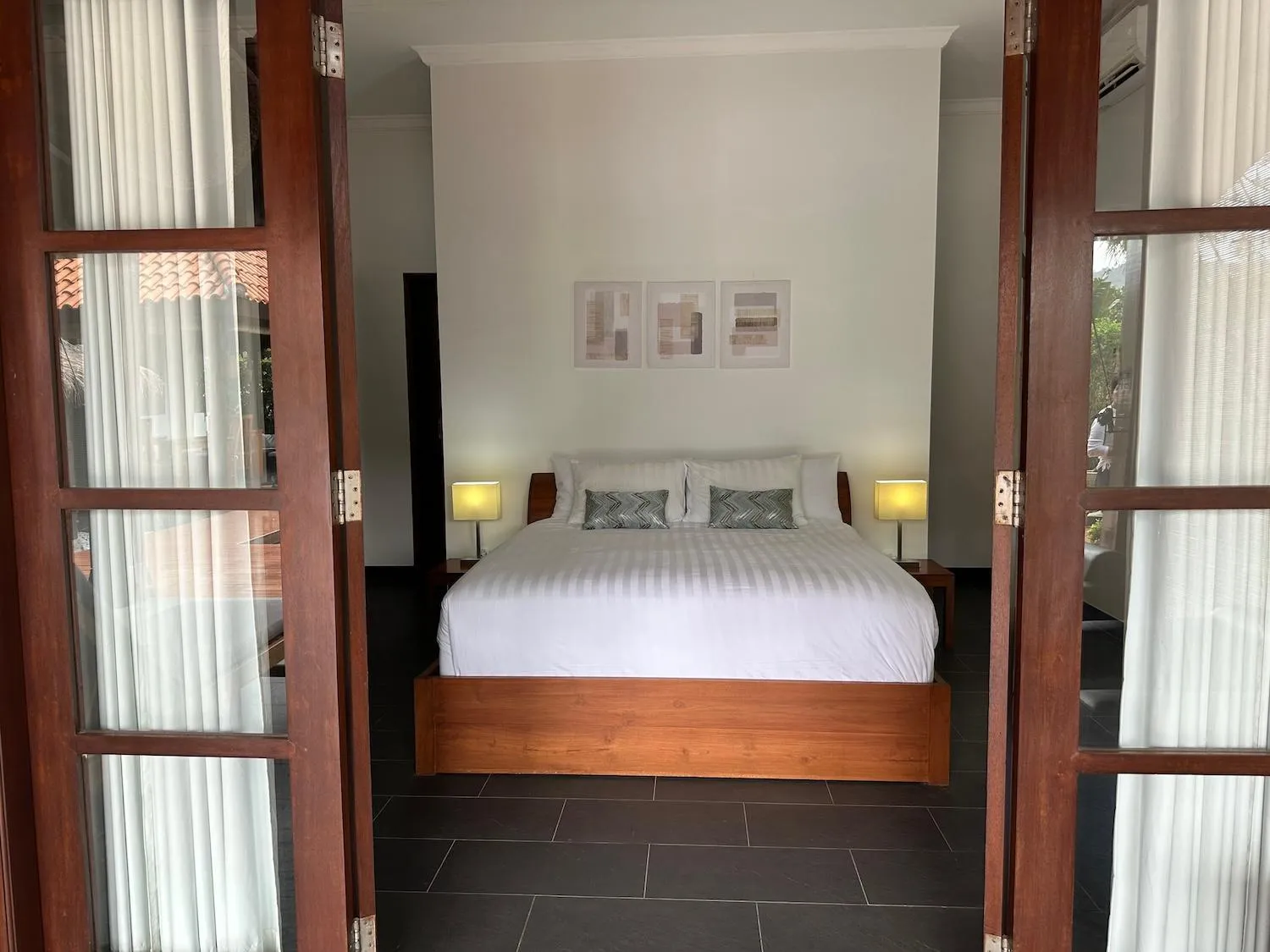 Bed in Bale Solah Lombok Holiday Resort