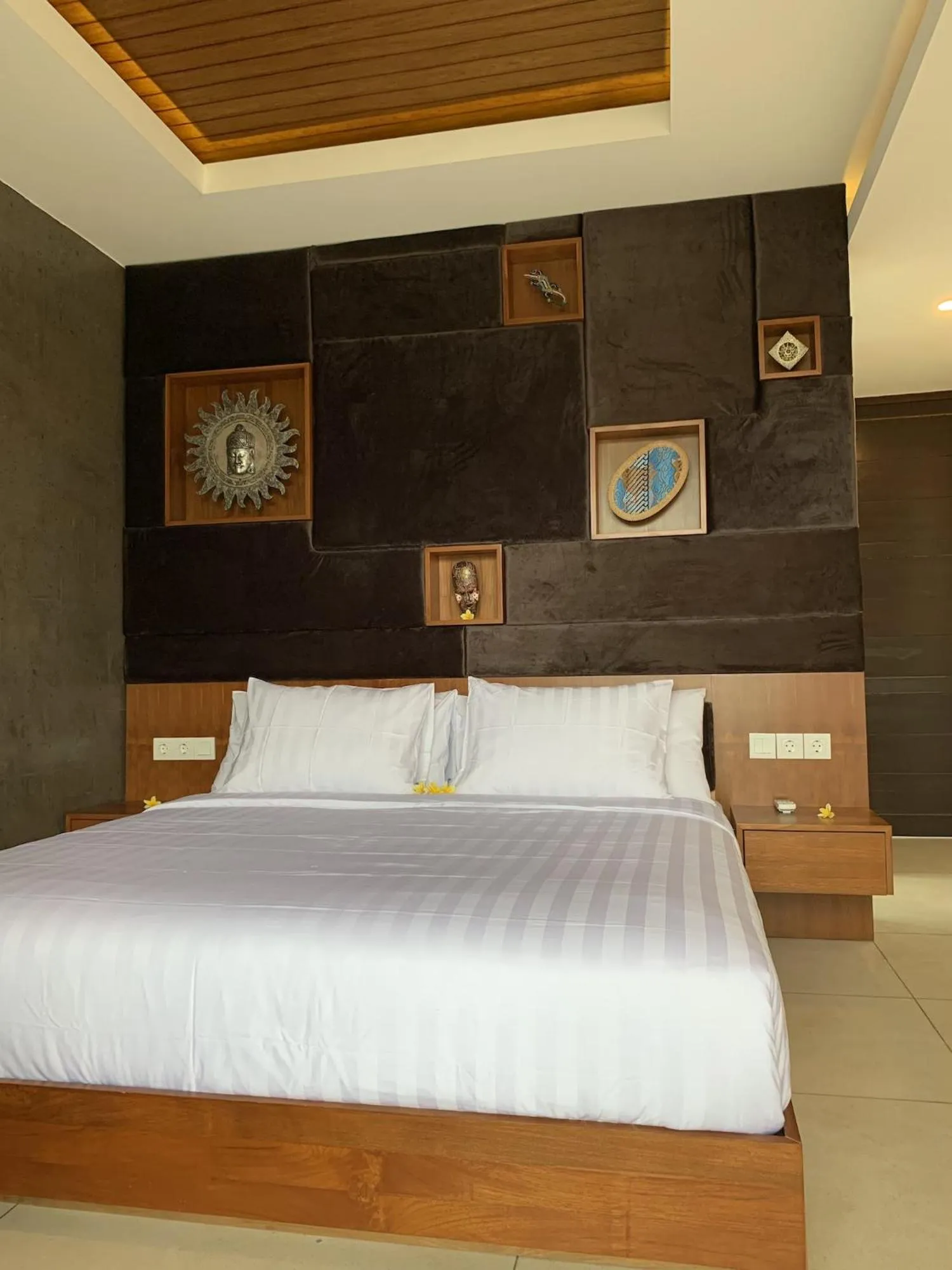 Bed in Bale Solah Lombok Holiday Resort