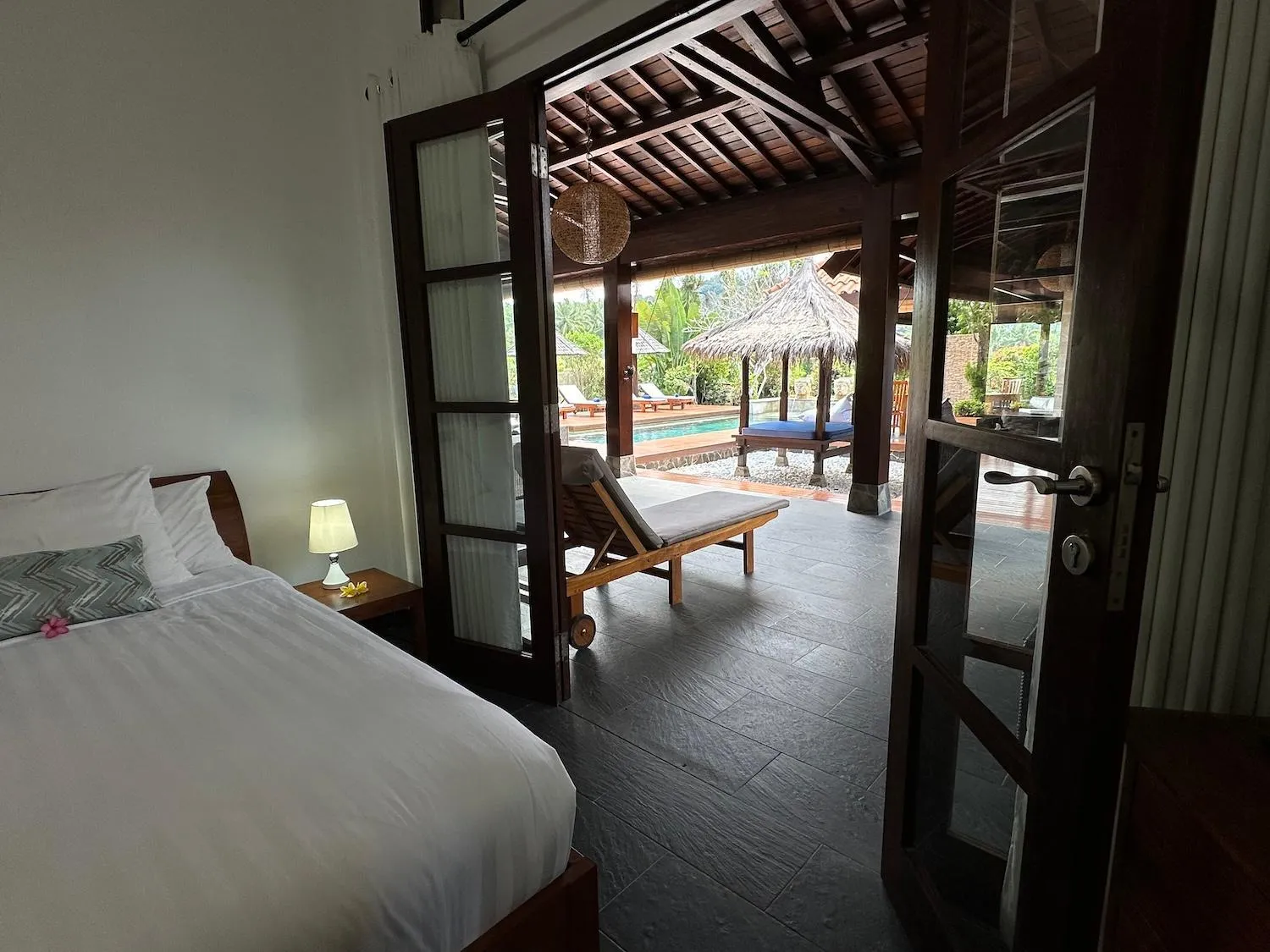 Bed in Bale Solah Lombok Holiday Resort