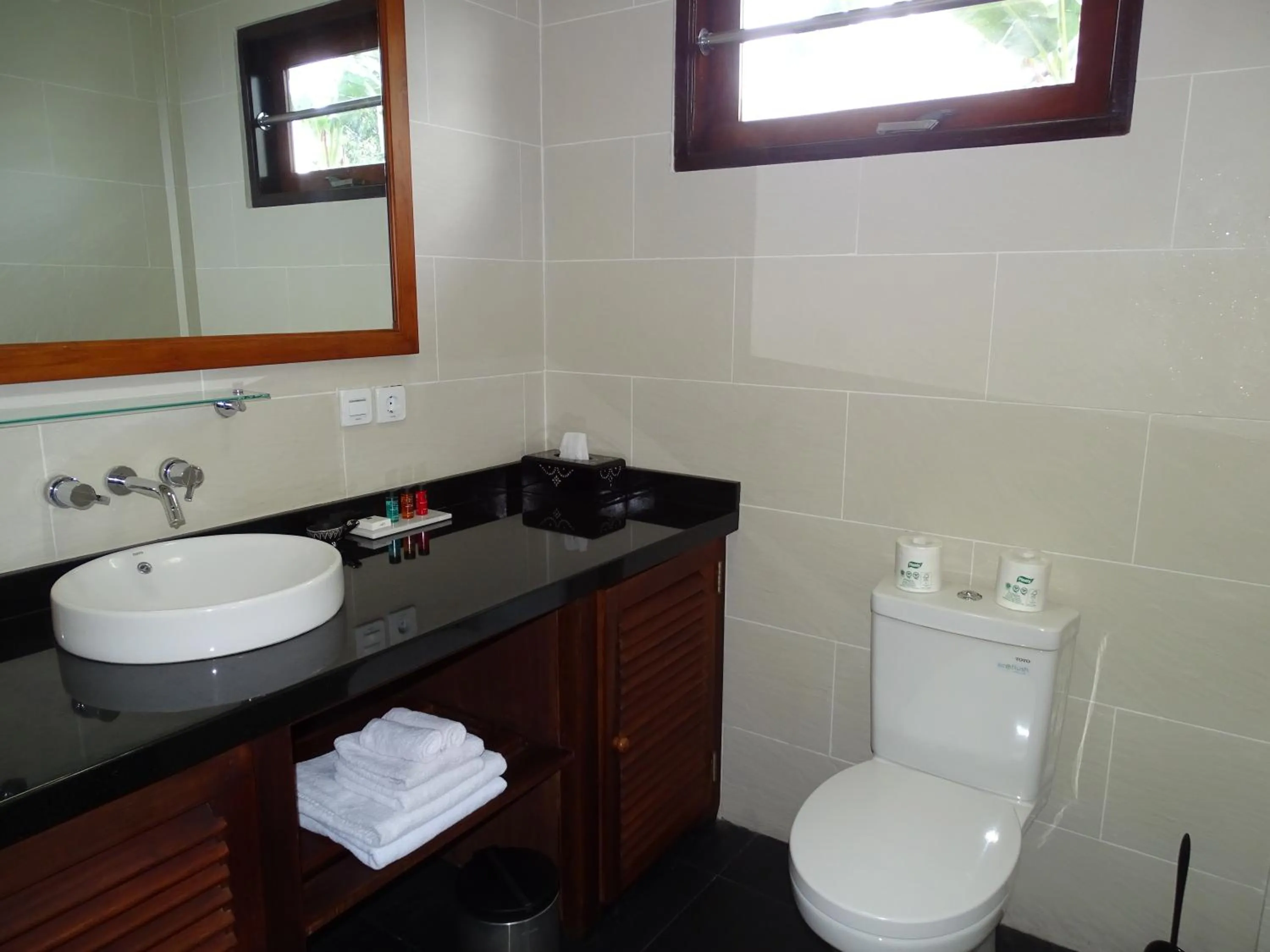 Toilet in Bale Solah Lombok Holiday Resort