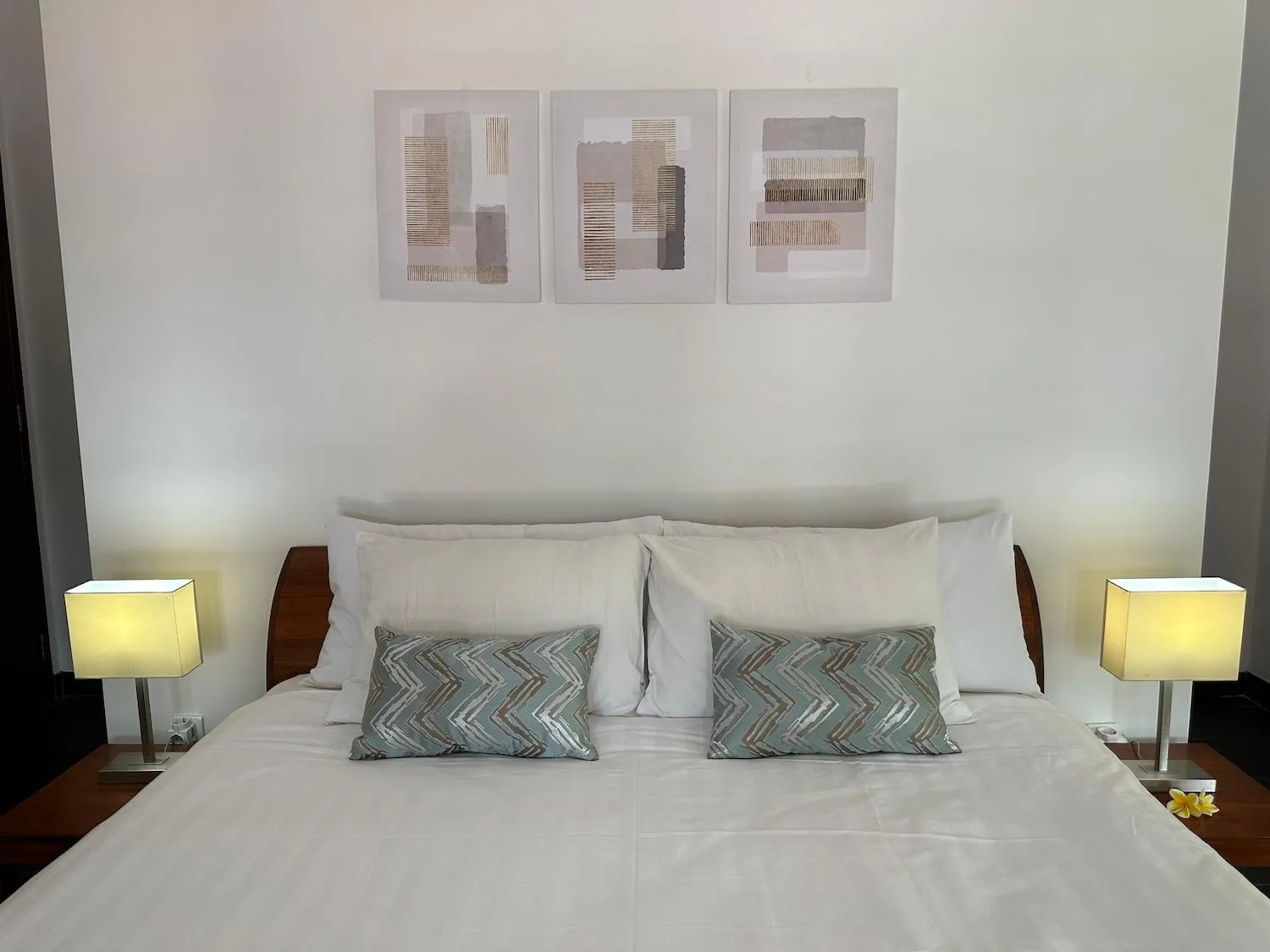 Bed in Bale Solah Lombok Holiday Resort