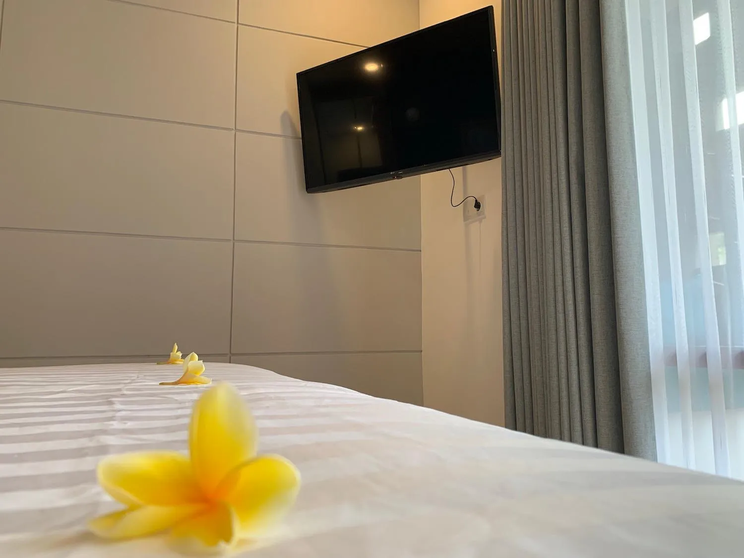 Bed in Bale Solah Lombok Holiday Resort