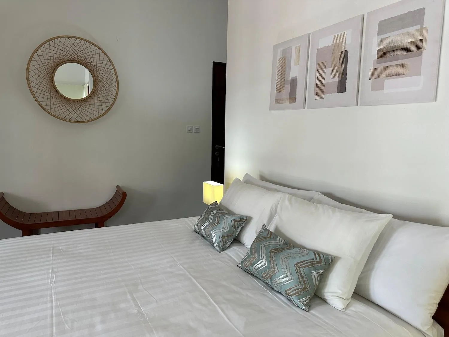 Bed in Bale Solah Lombok Holiday Resort