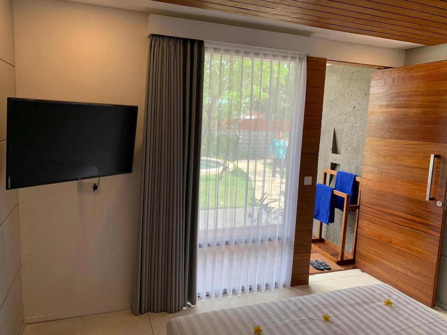 Bed in Bale Solah Lombok Holiday Resort