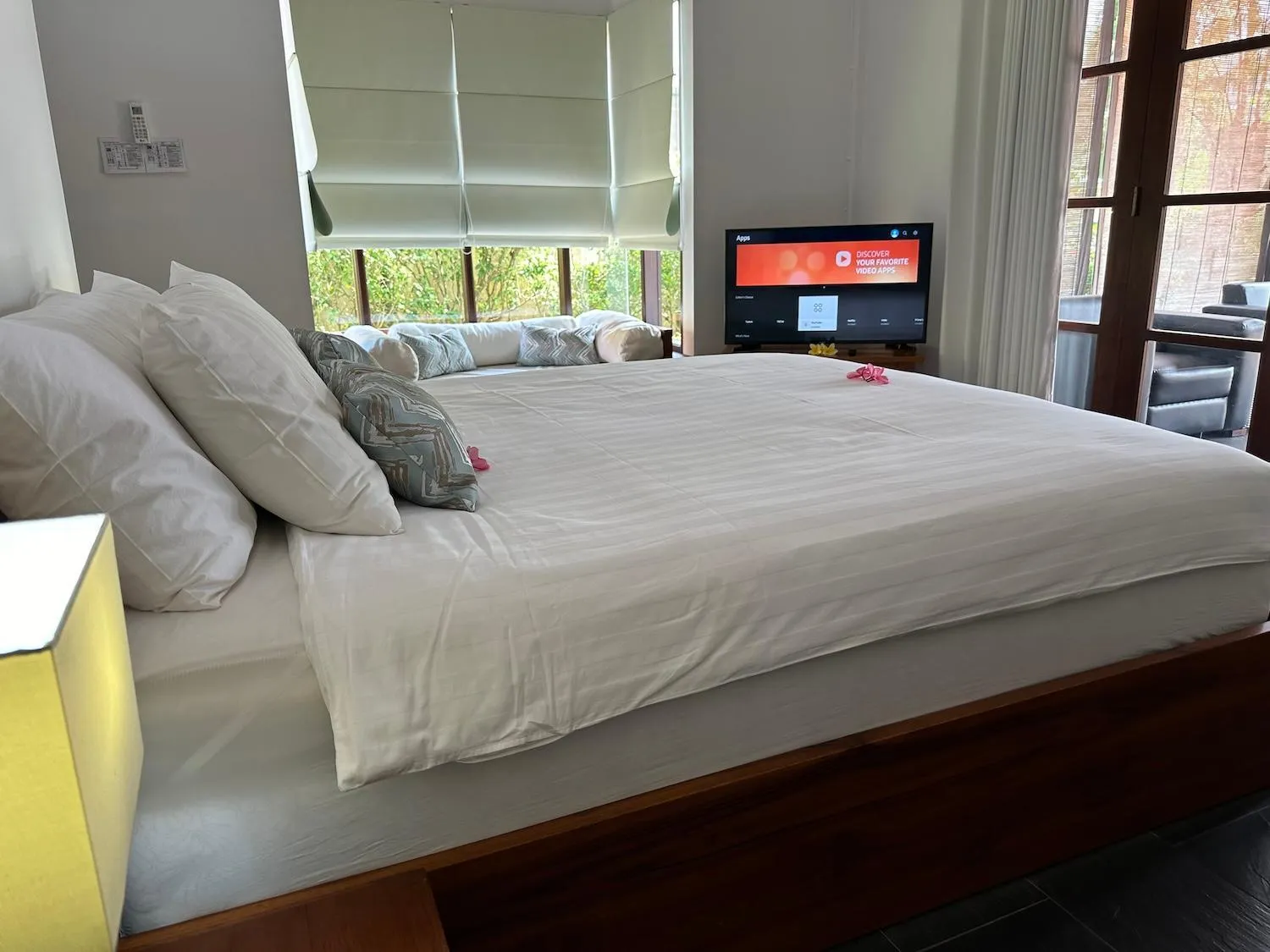 Bed in Bale Solah Lombok Holiday Resort