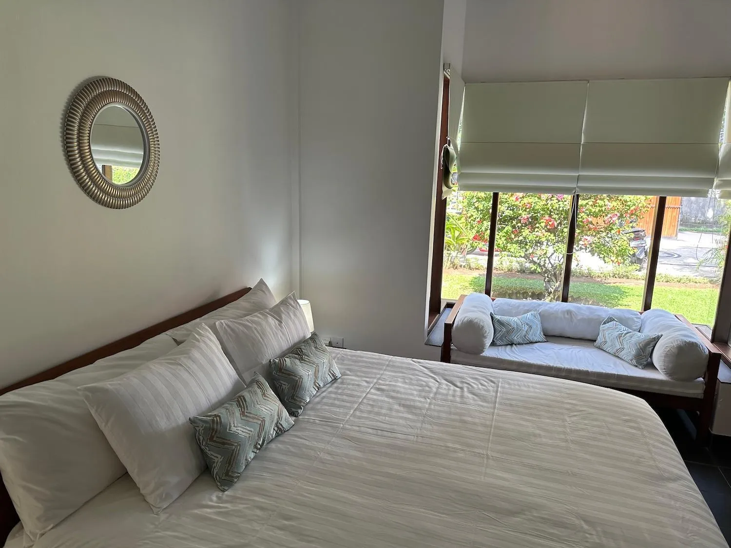 Bed in Bale Solah Lombok Holiday Resort