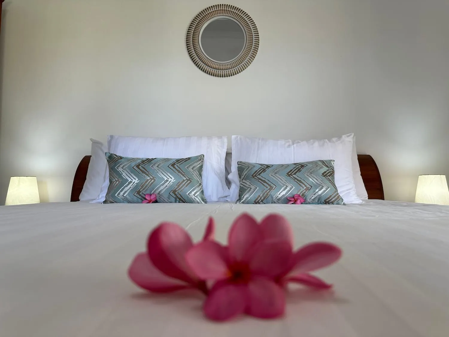 Bed in Bale Solah Lombok Holiday Resort