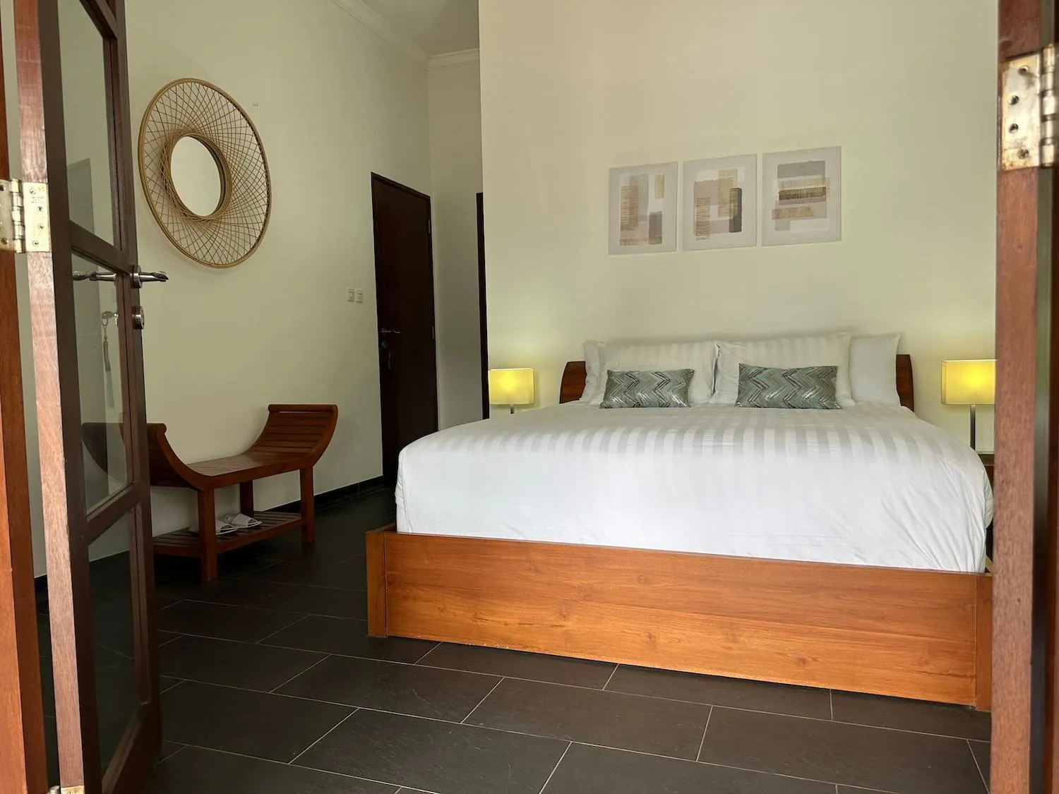 Bed in Bale Solah Lombok Holiday Resort