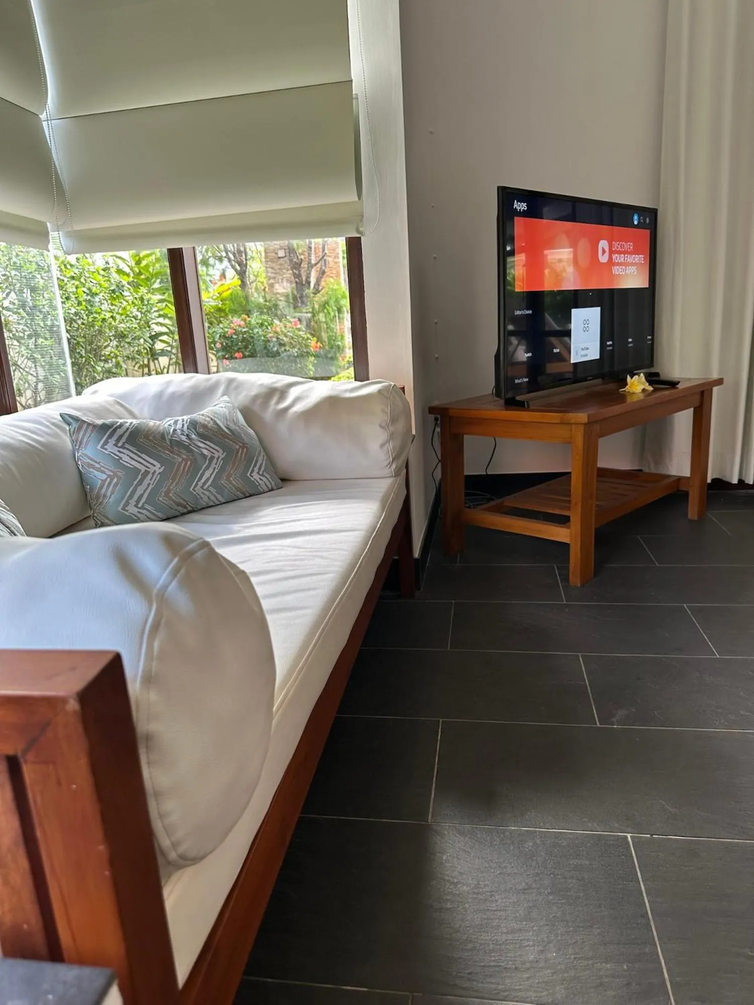 Bed in Bale Solah Lombok Holiday Resort