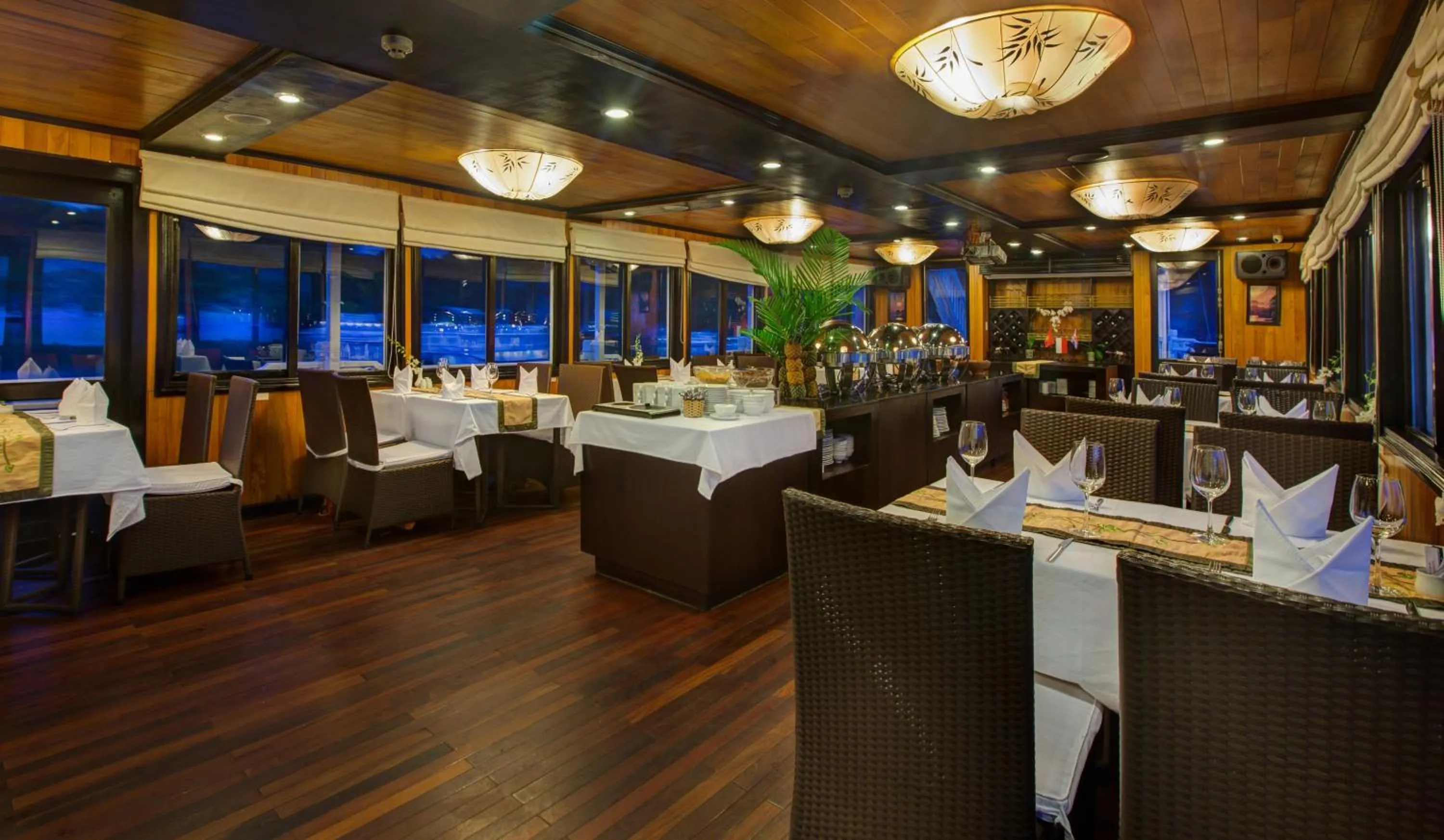 Restaurant/places to eat in Syrena Cruises