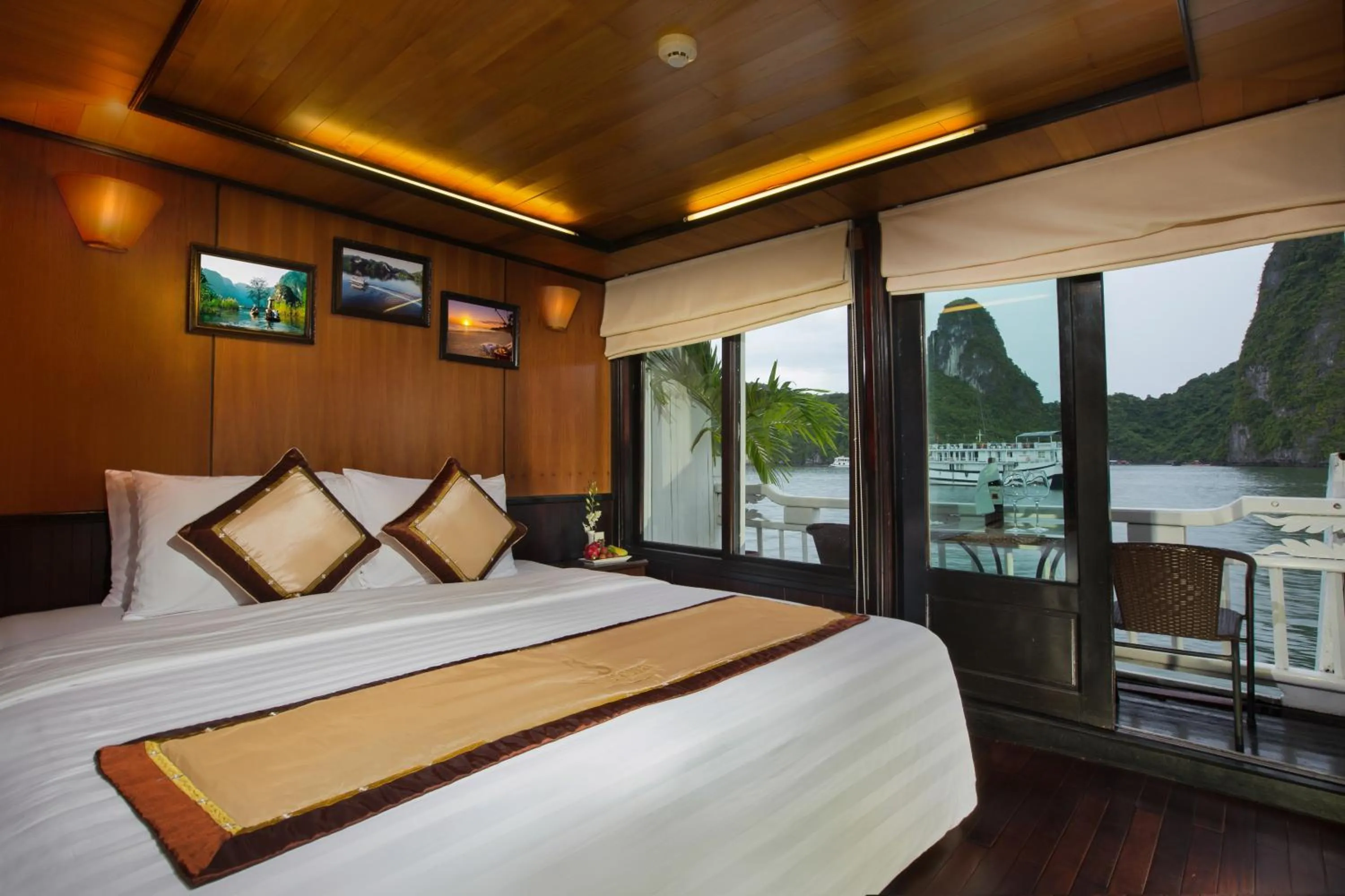 Bed in Syrena Cruises