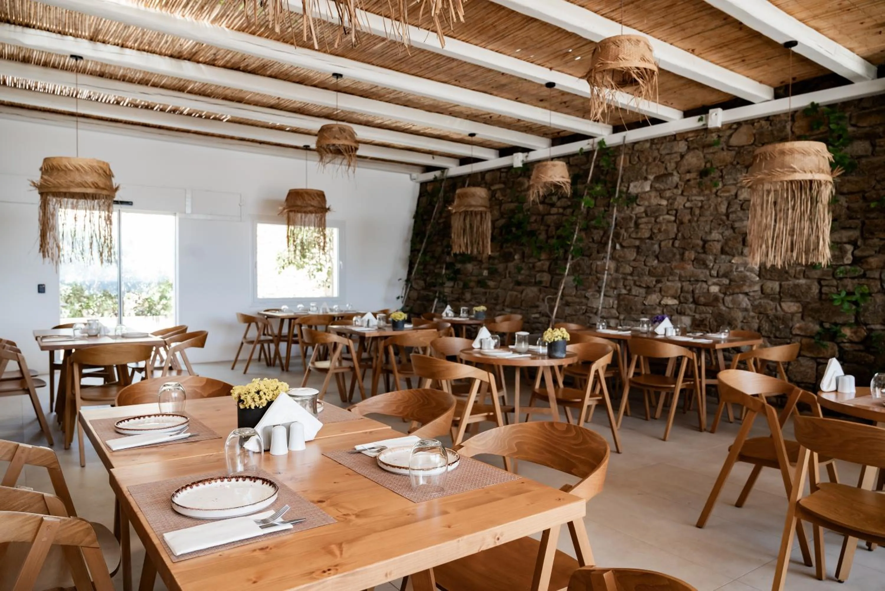 Restaurant/places to eat in Super Paradise Hotel