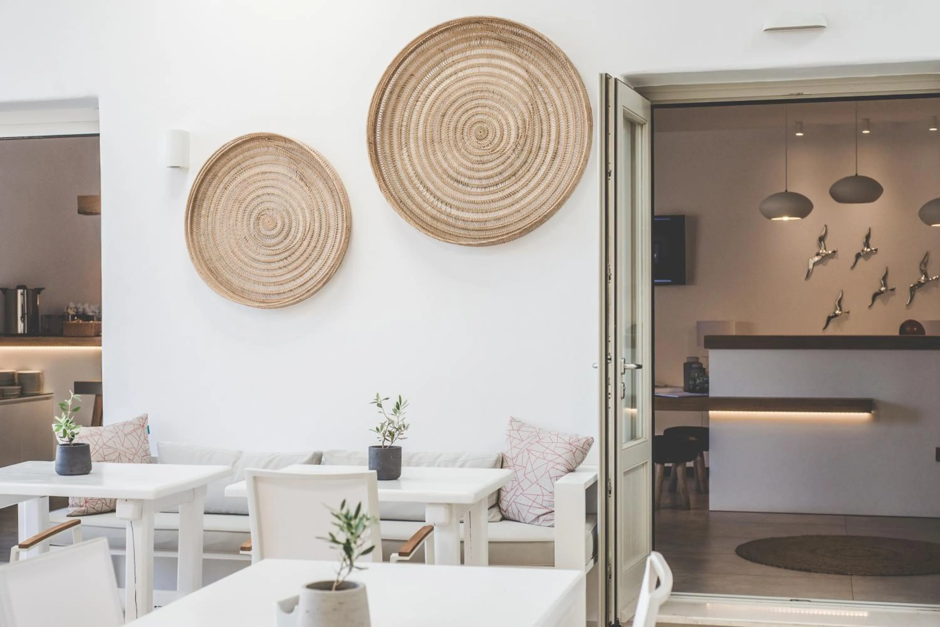 Restaurant/places to eat in Super Paradise Hotel