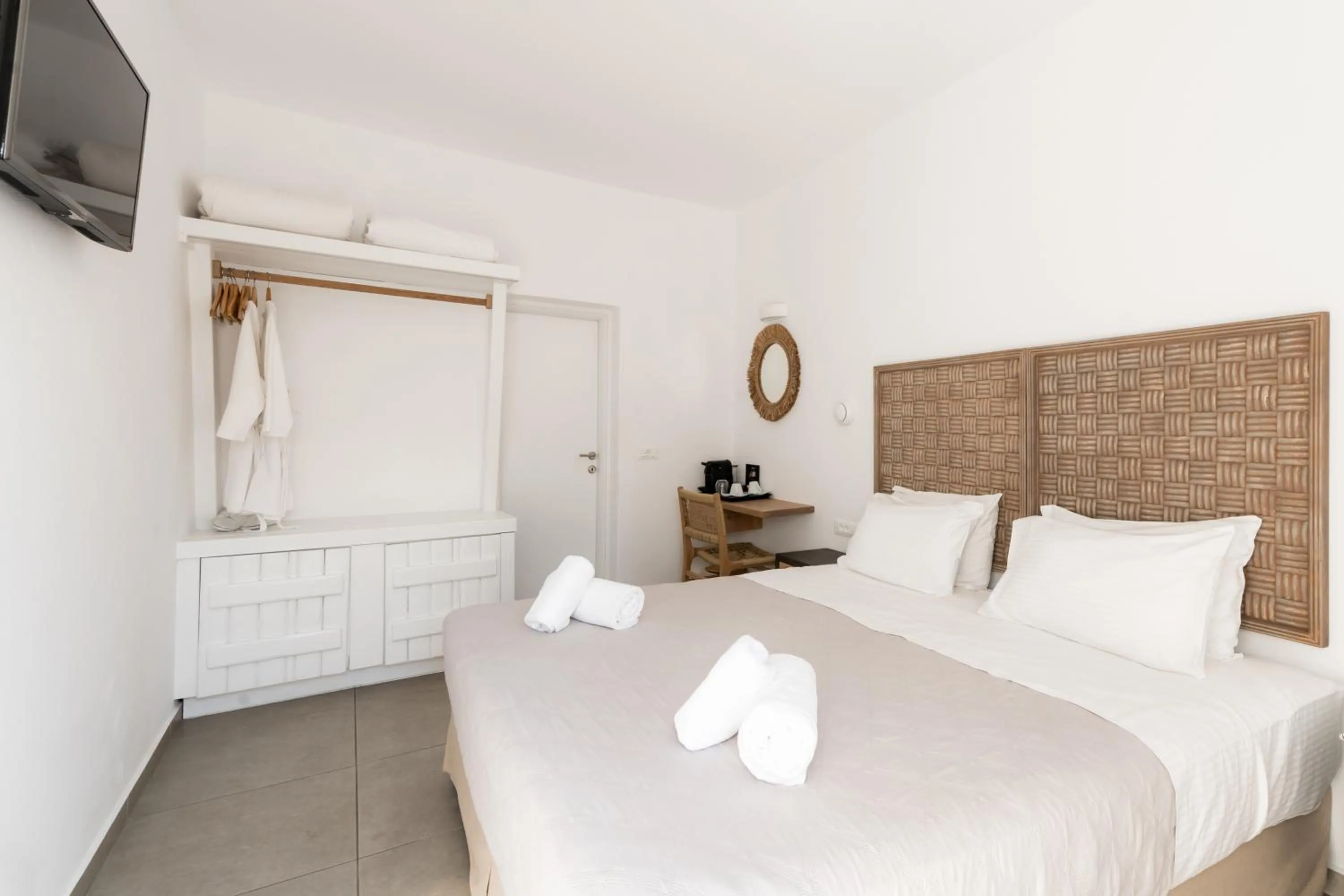 Bedroom, Bed in Super Paradise Hotel