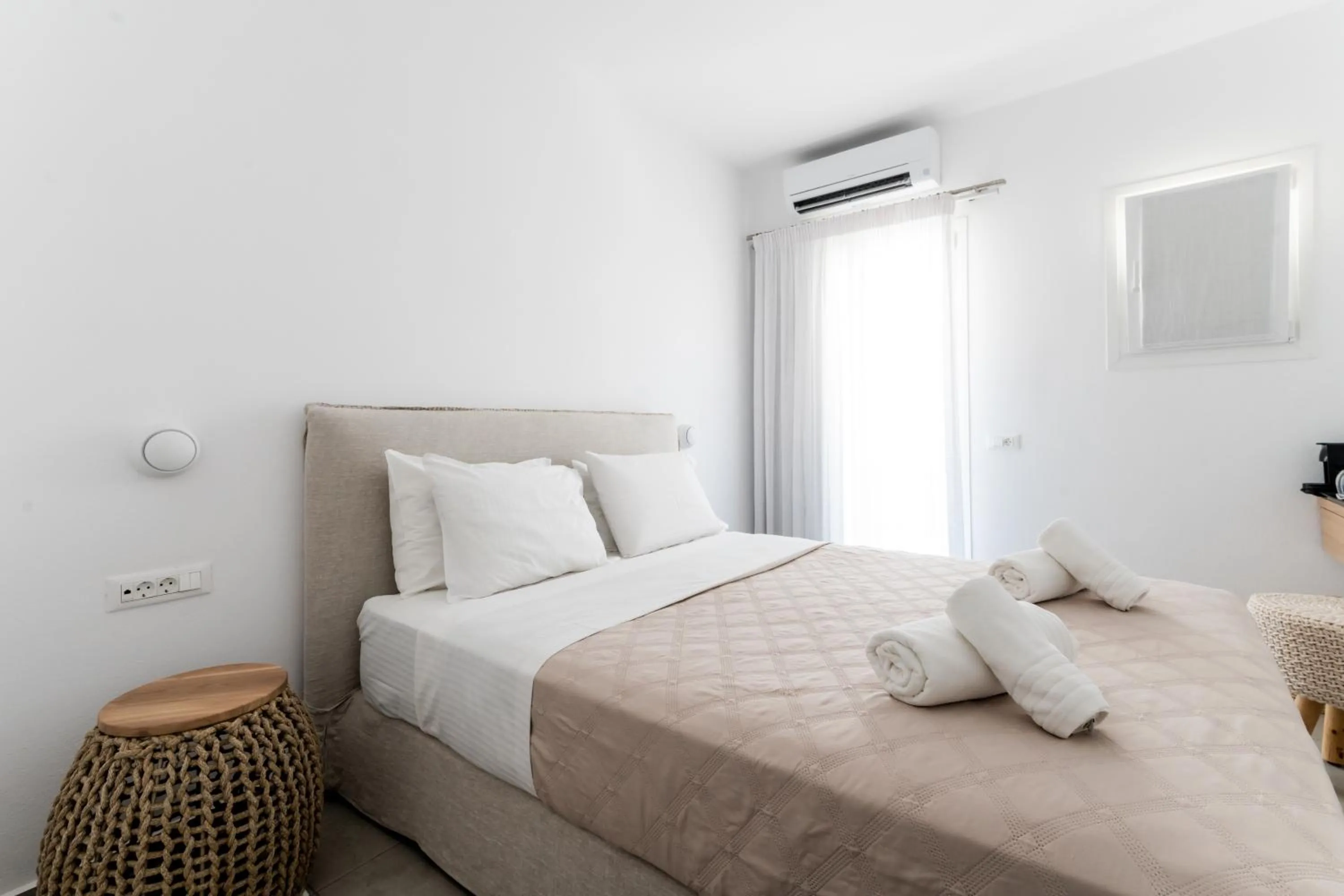 Bedroom, Bed in Super Paradise Hotel