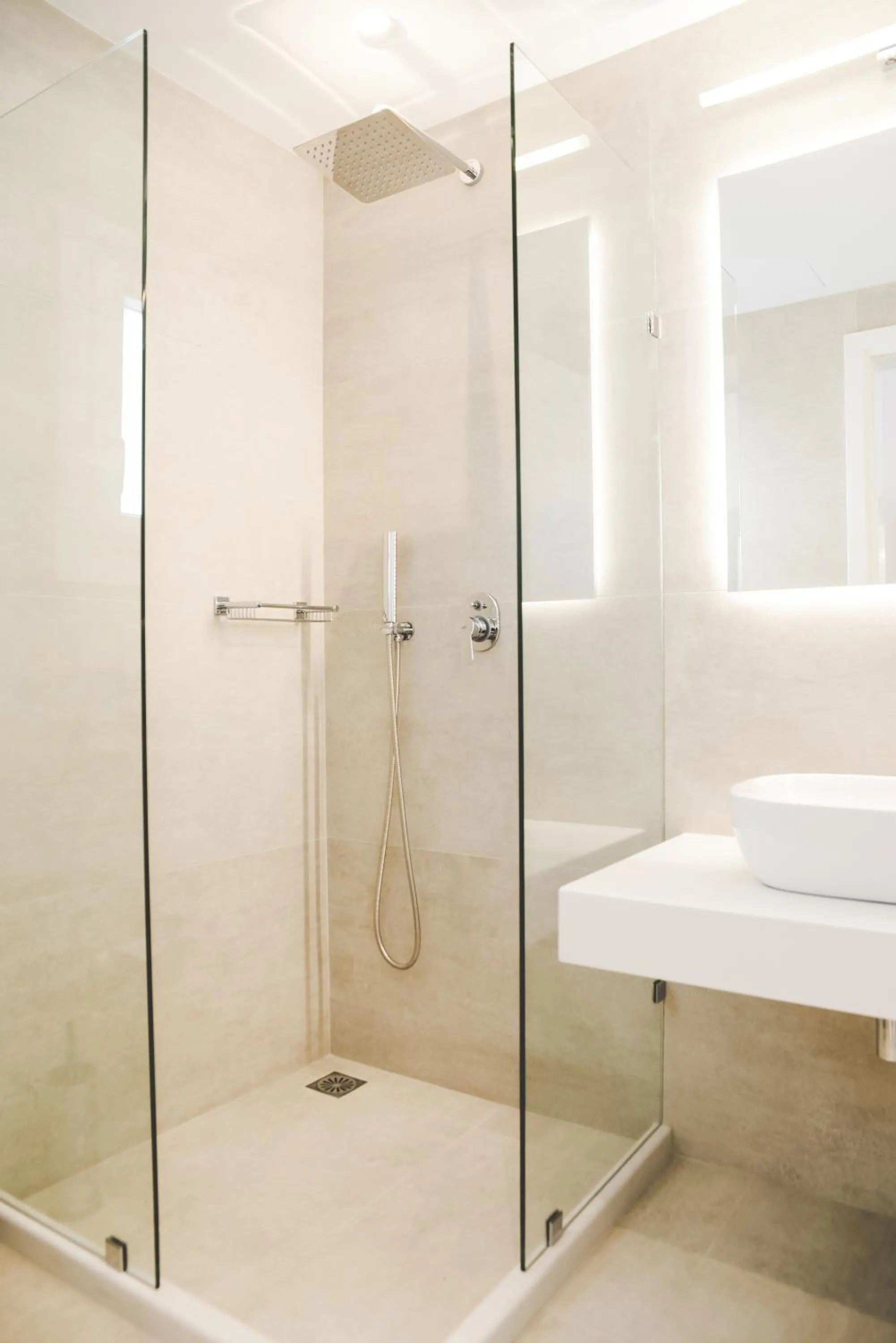 Shower in Super Paradise Hotel