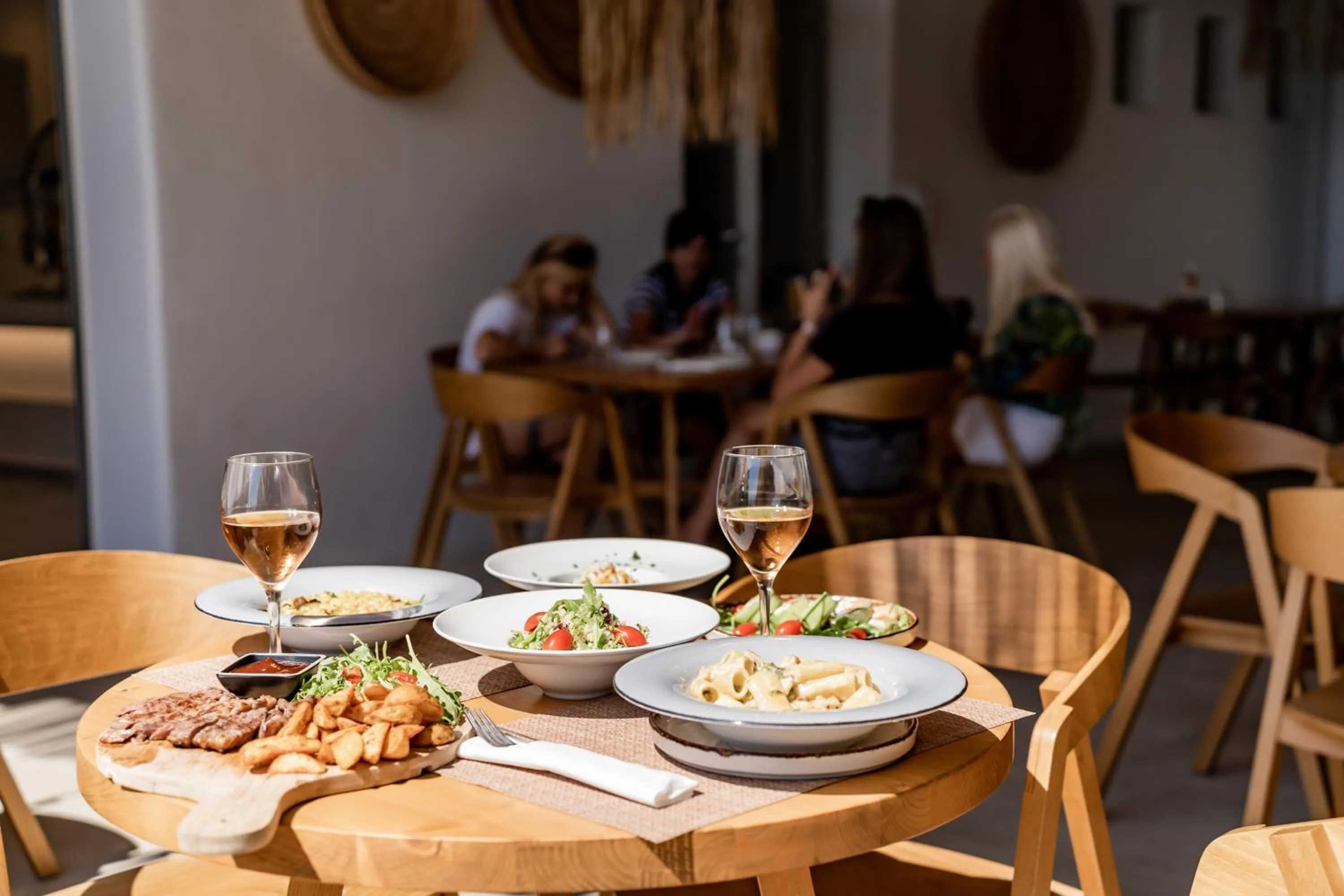 Restaurant/places to eat in Super Paradise Hotel