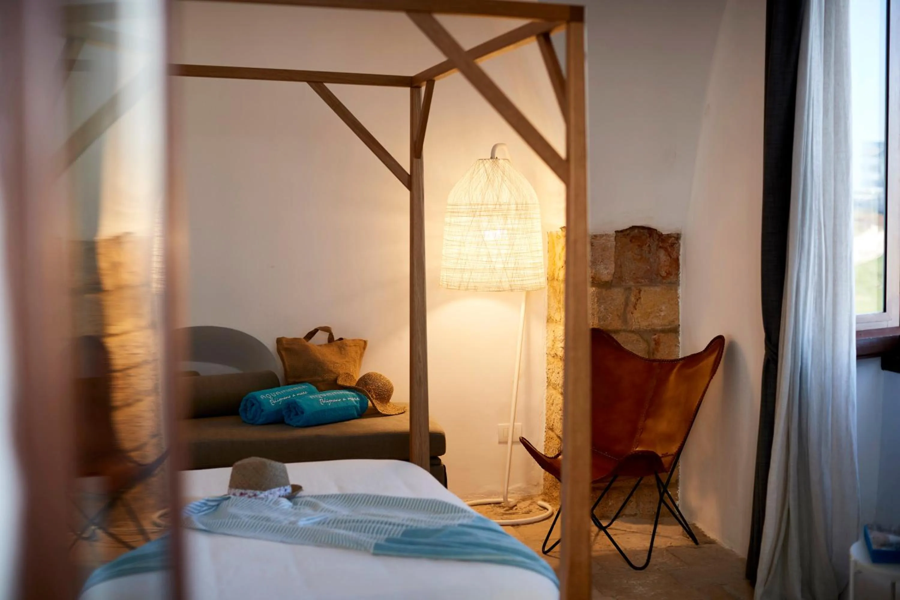 Photo of the whole room, Bed in Aquamarea