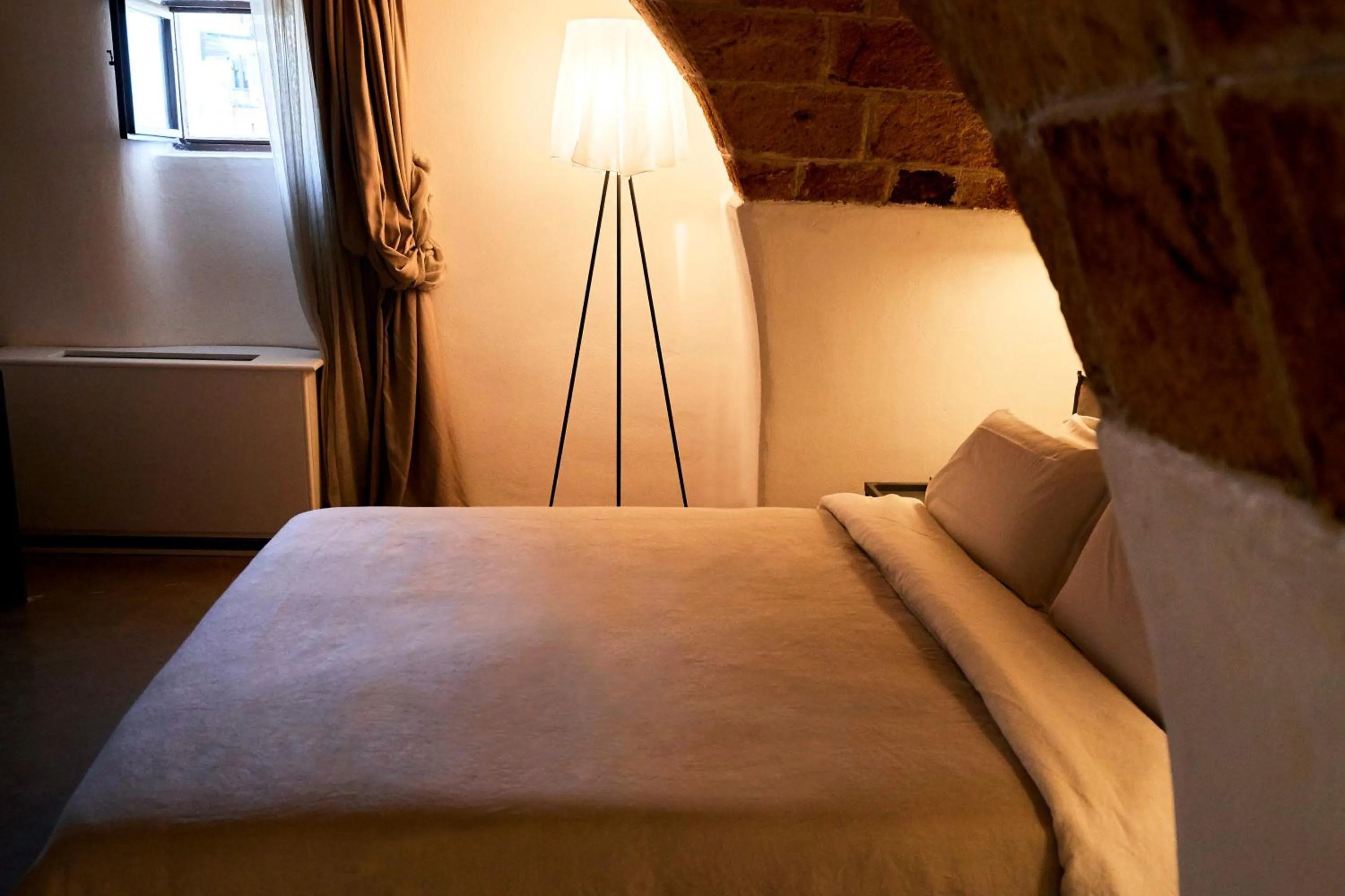 Photo of the whole room, Bed in Aquamarea