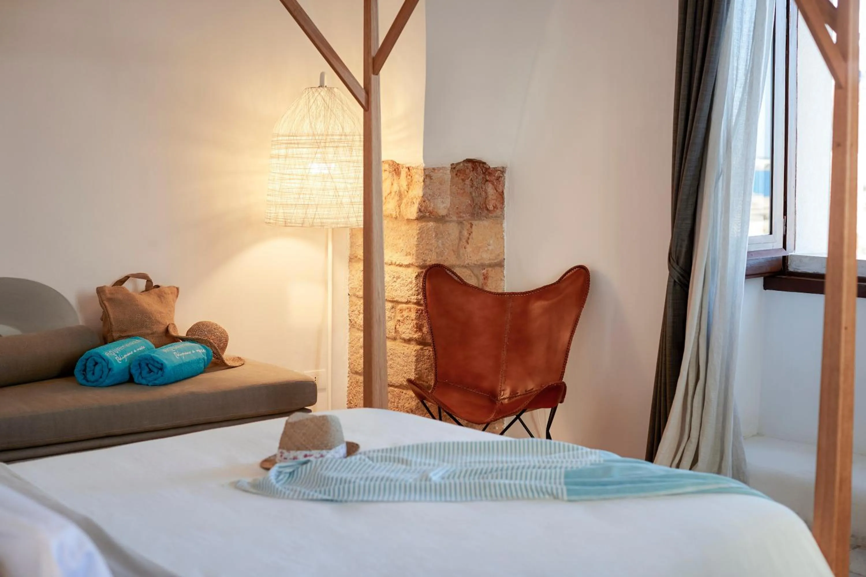 Photo of the whole room, Bed in Aquamarea