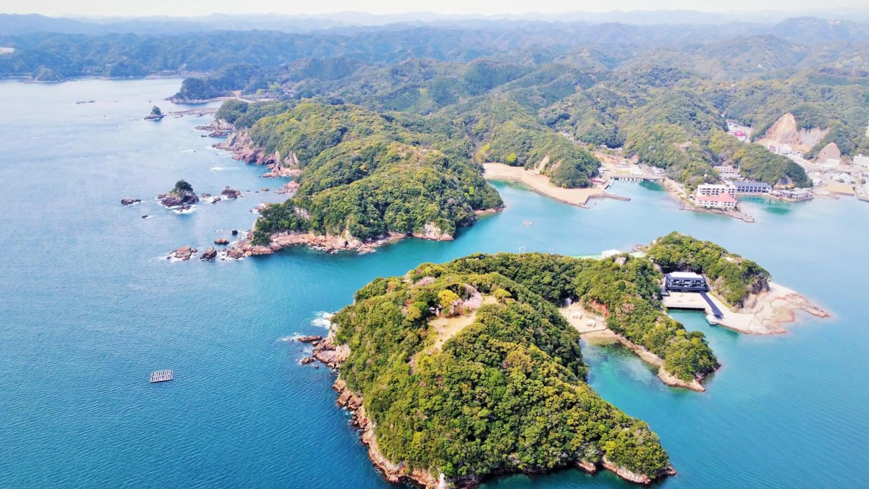 Property building in Kumano-bettei Nakanoshima