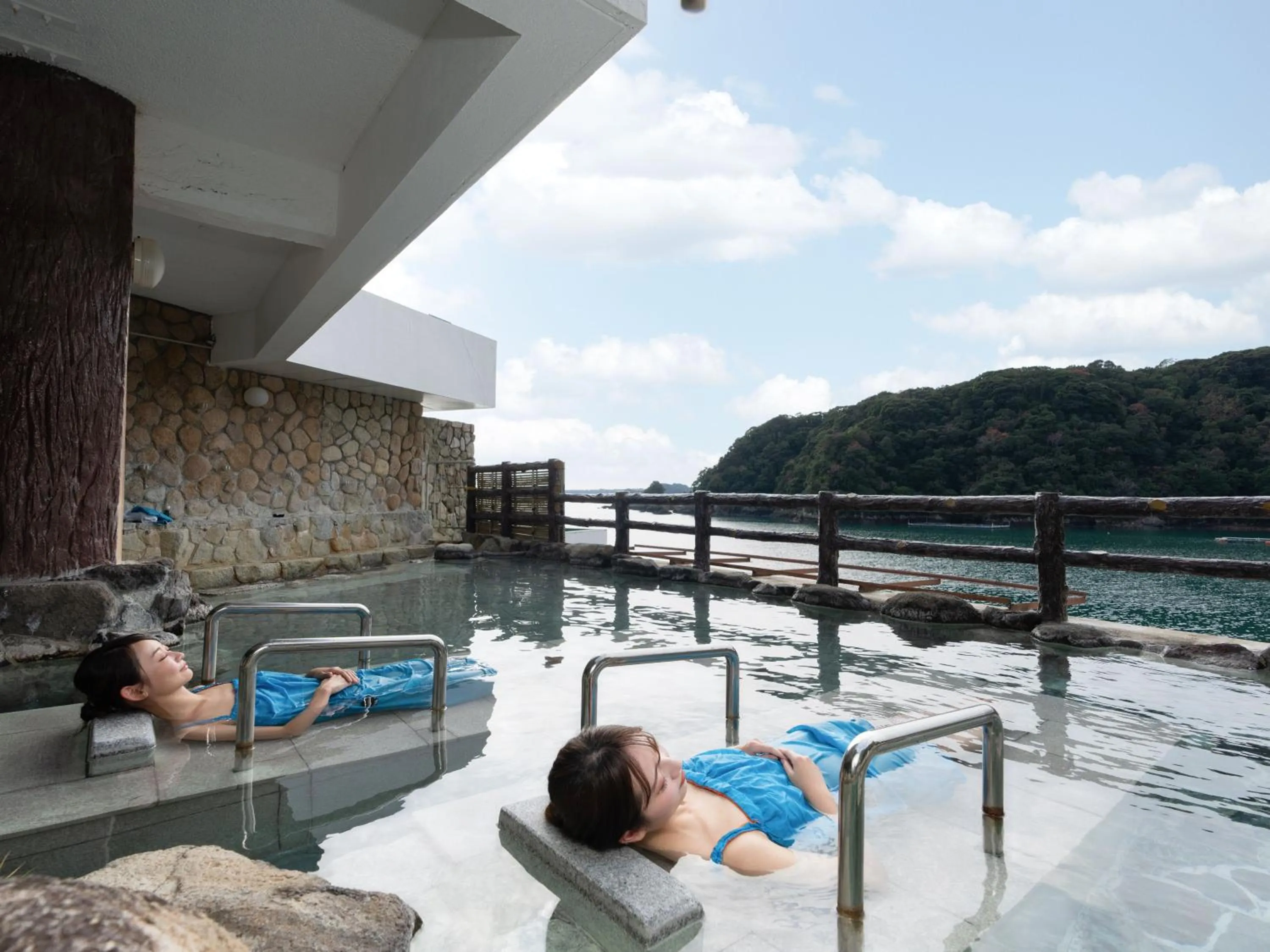 Hot Spring Bath in Kumano-bettei Nakanoshima
