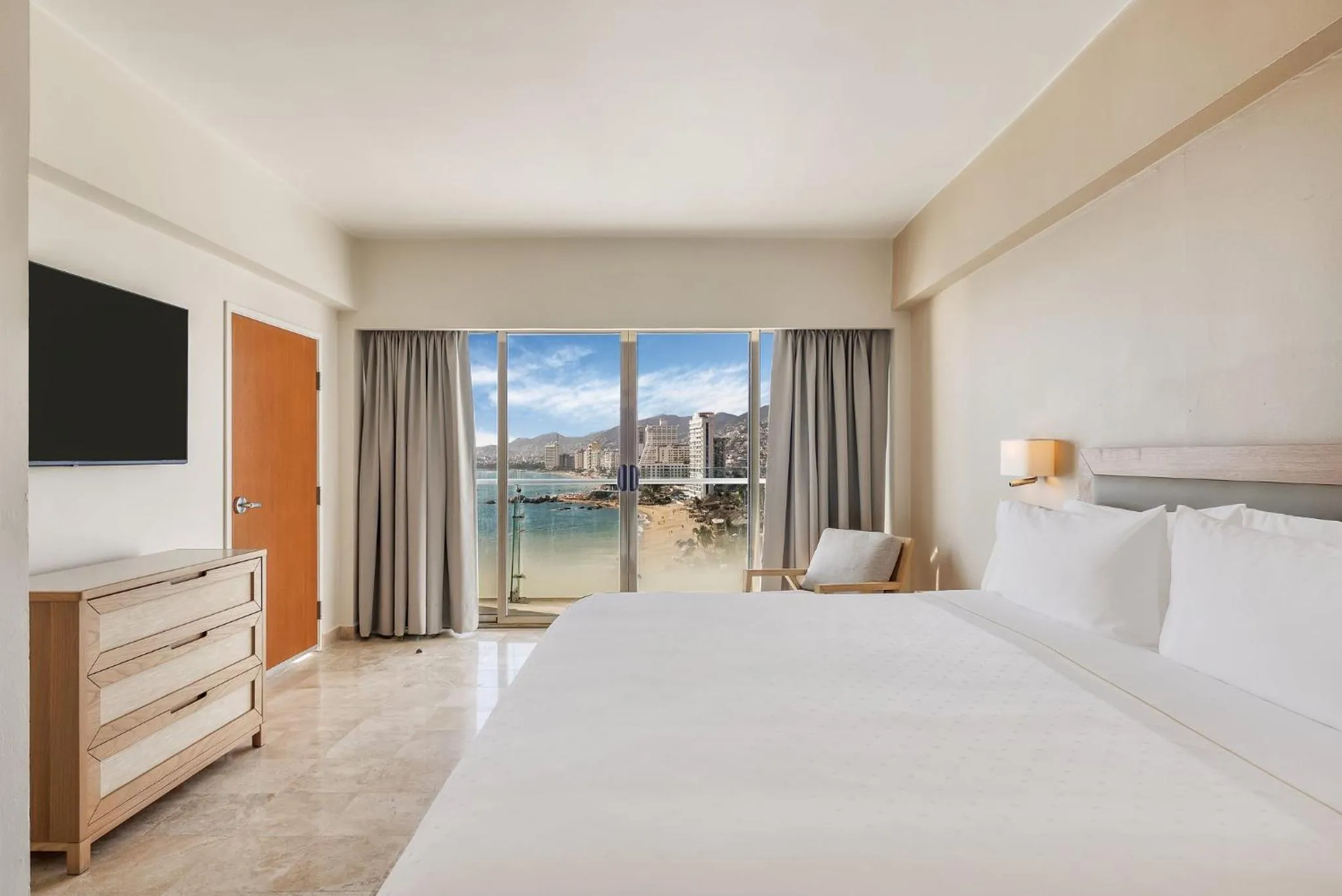 Bedroom, Bed in Fiesta Americana Acapulco Villas