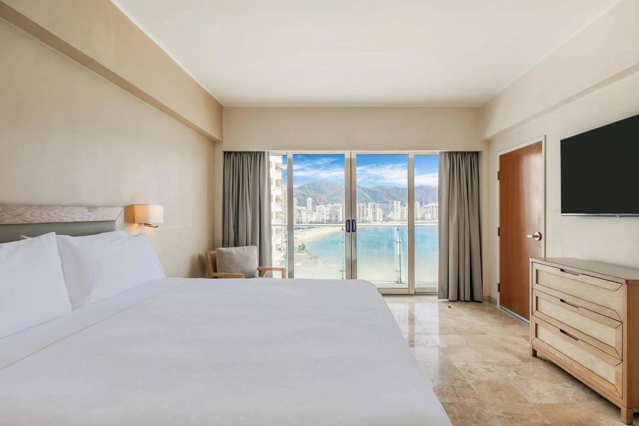 Bedroom, Bed in Fiesta Americana Acapulco Villas