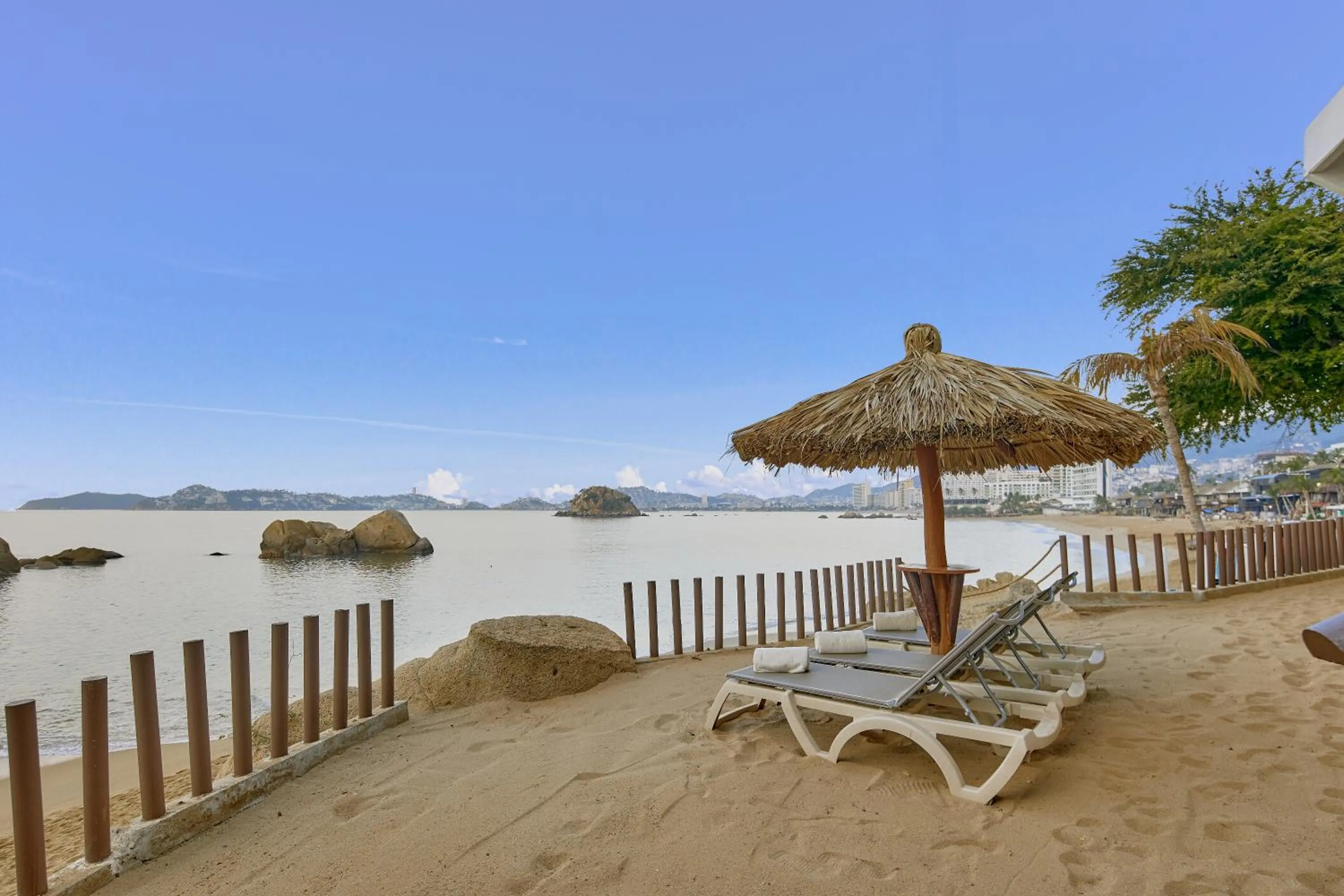 Beach in Fiesta Americana Acapulco Villas