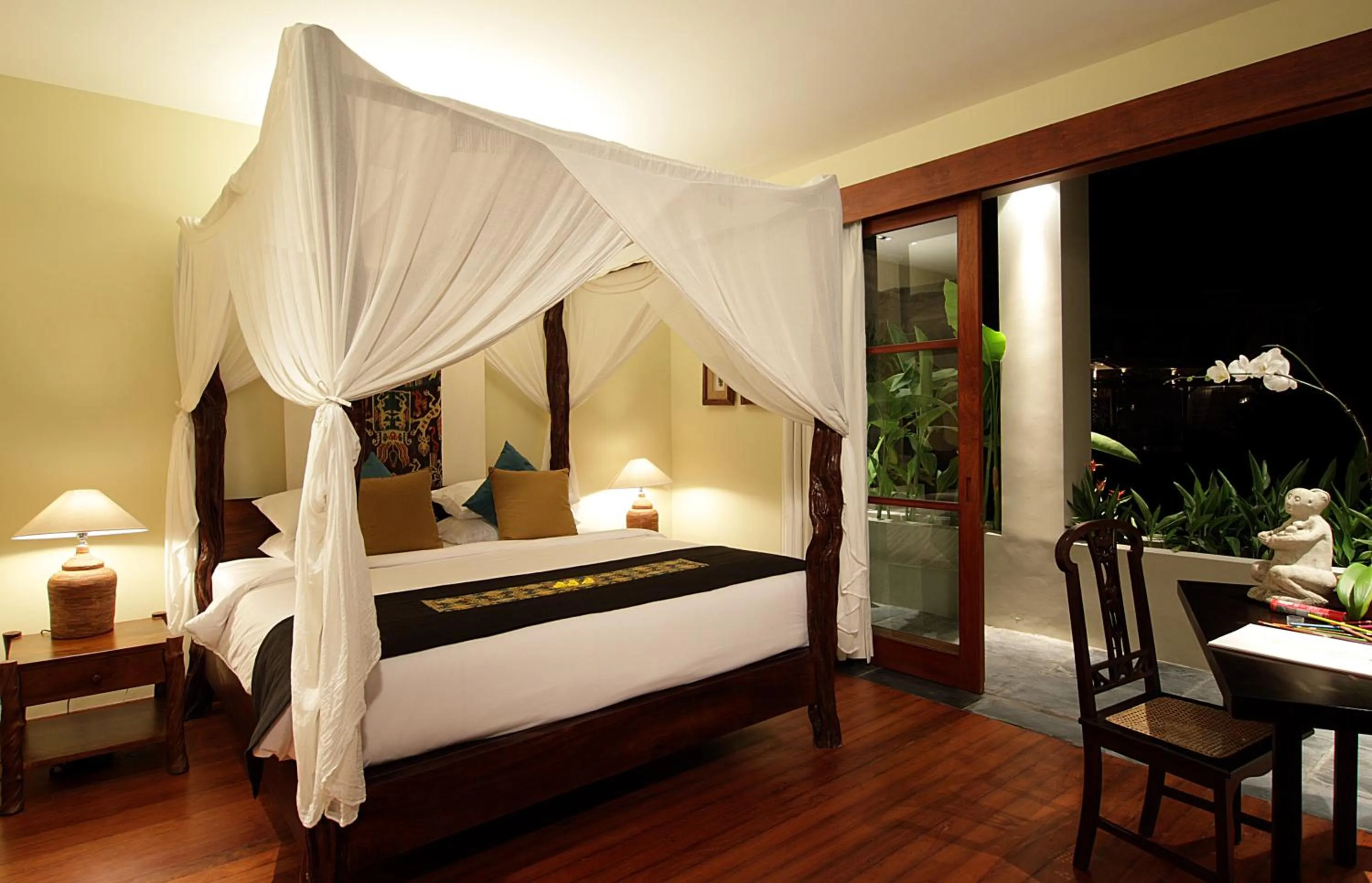 Photo of the whole room, Bed in The Longhouse, Jimbaran - Bali