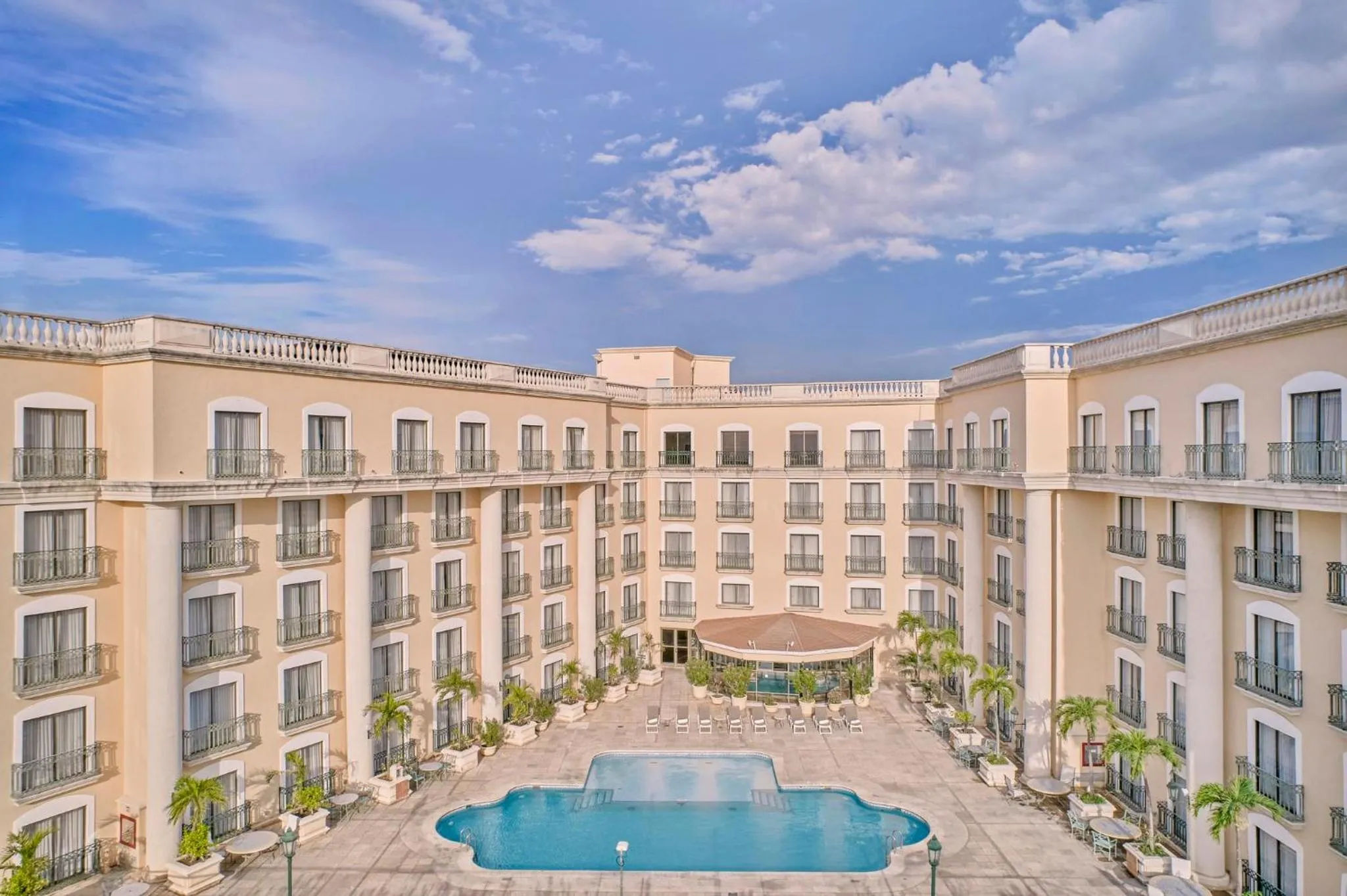 Swimming pool in Fiesta Americana Merida