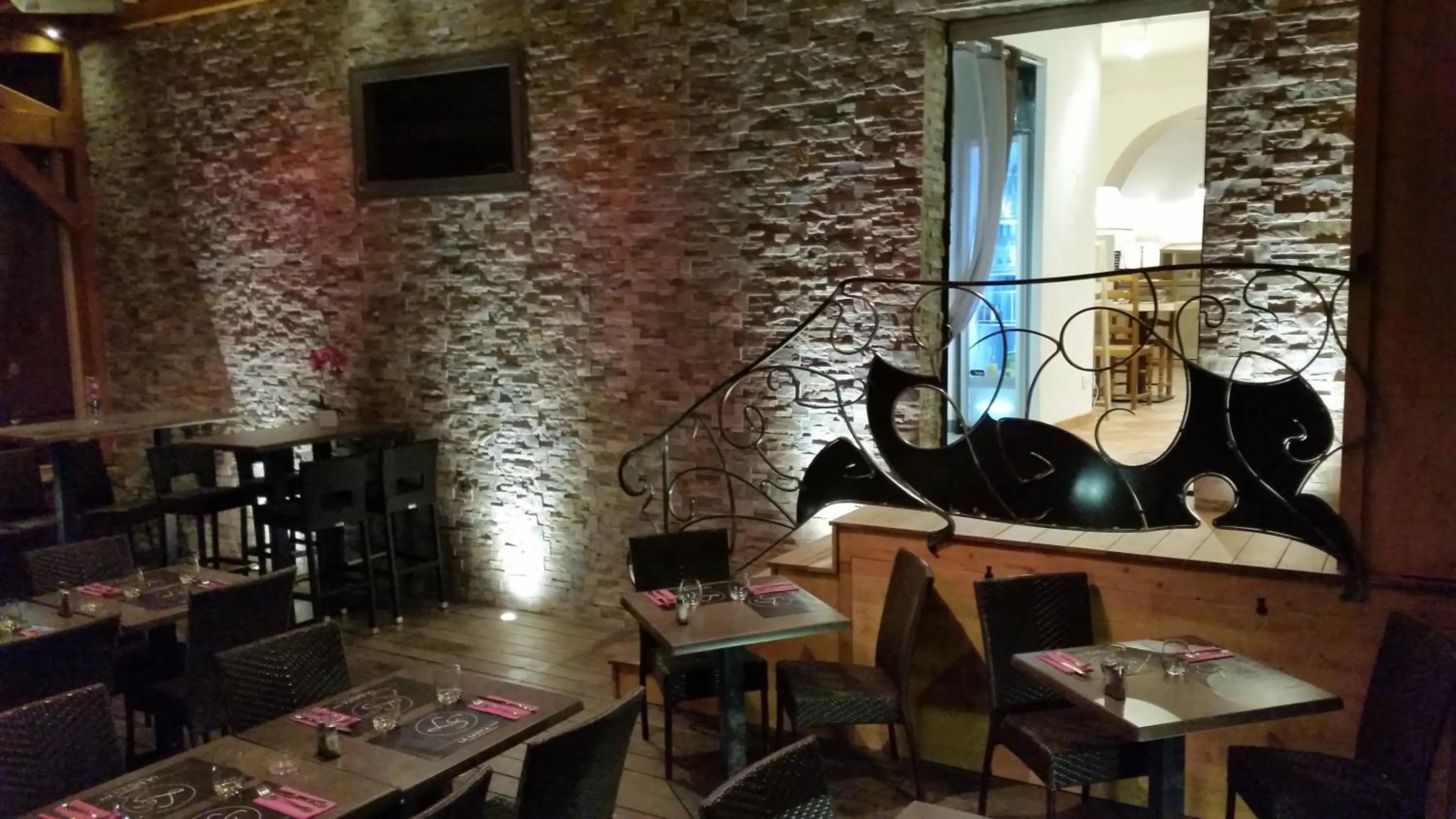 Restaurant/places to eat in Hotel La Santa