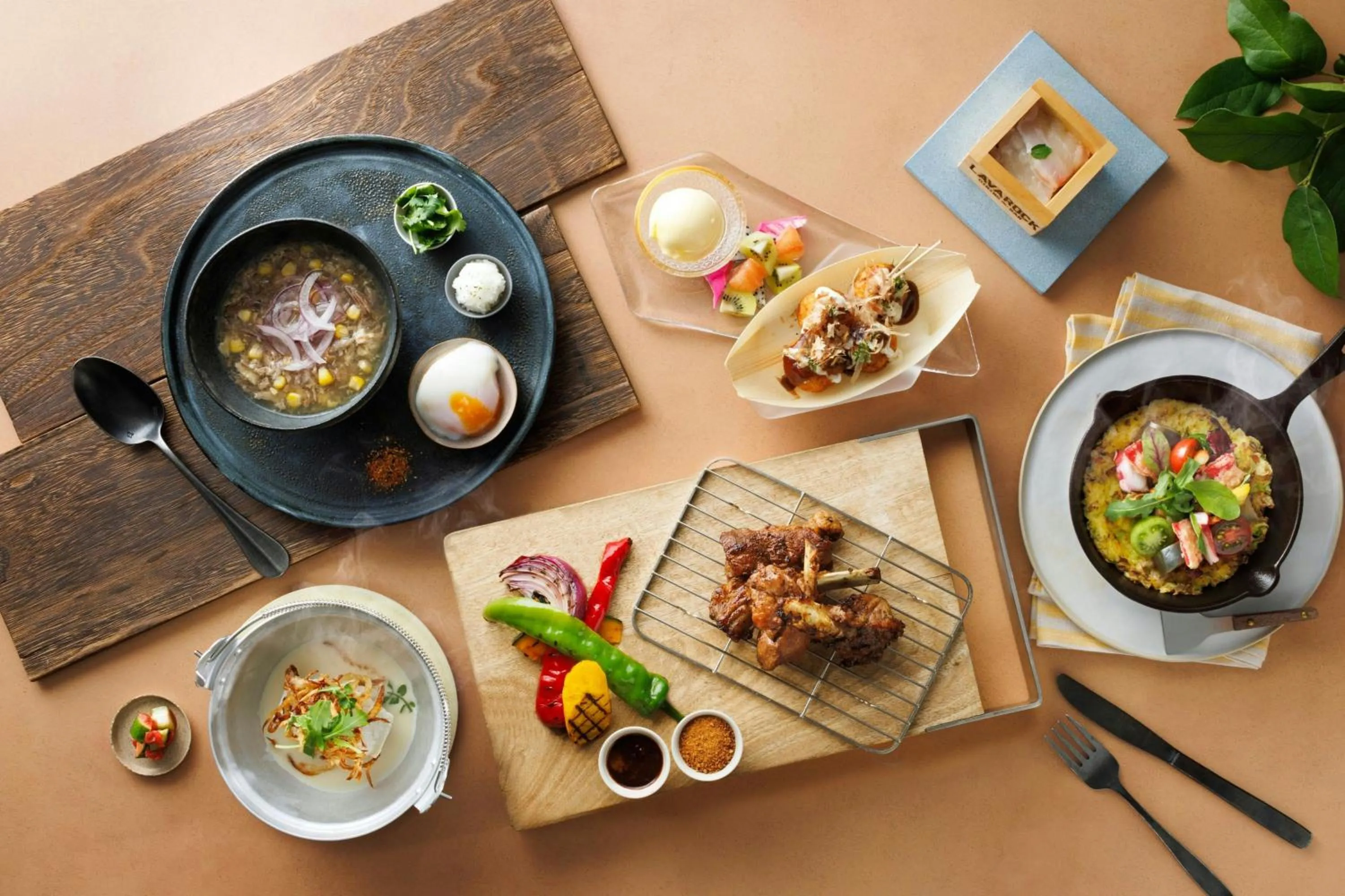 Lounge or bar in Courtyard by Marriott Shin-Osaka Station