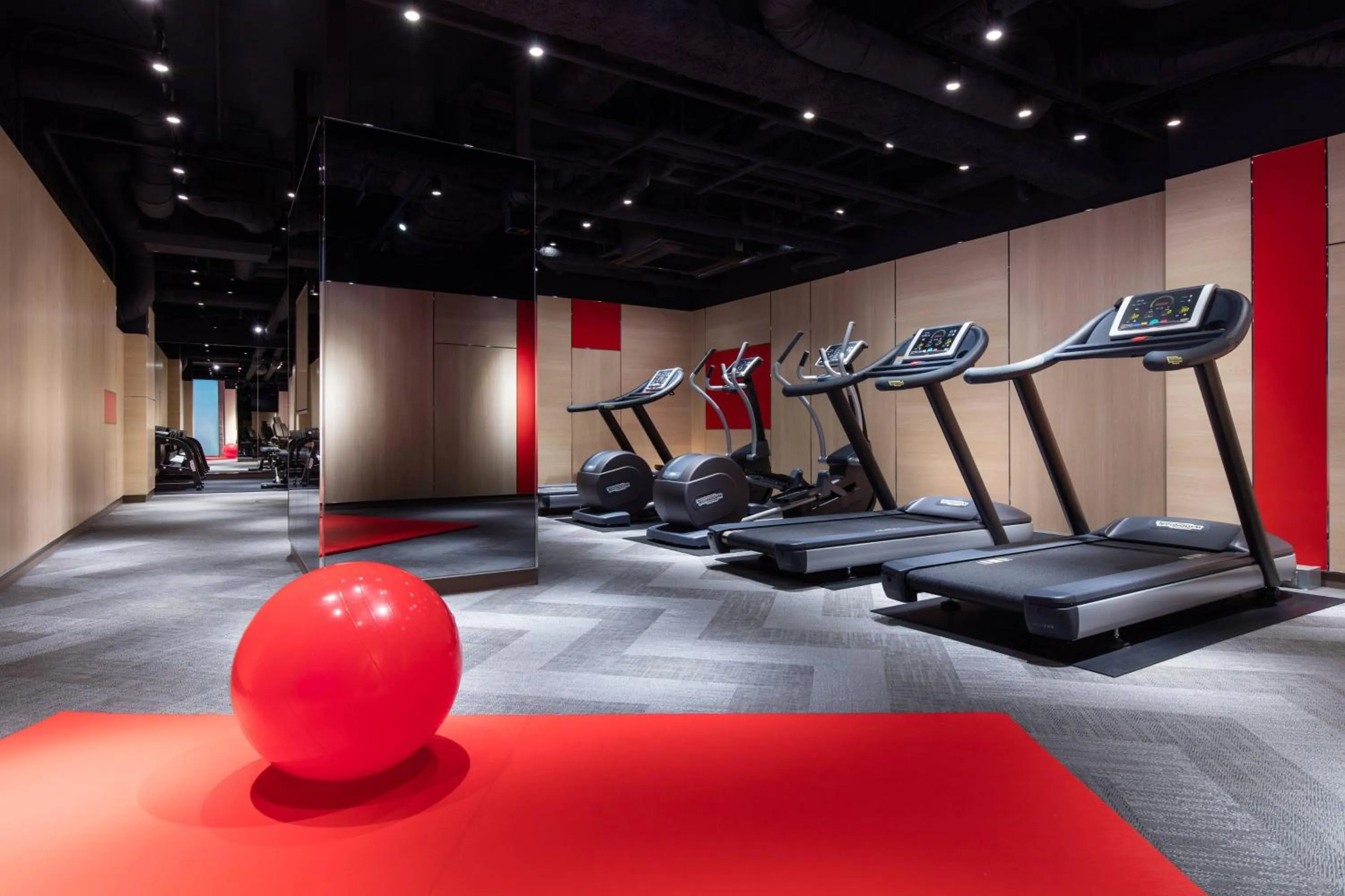 Fitness centre/facilities in Courtyard by Marriott Shin-Osaka Station