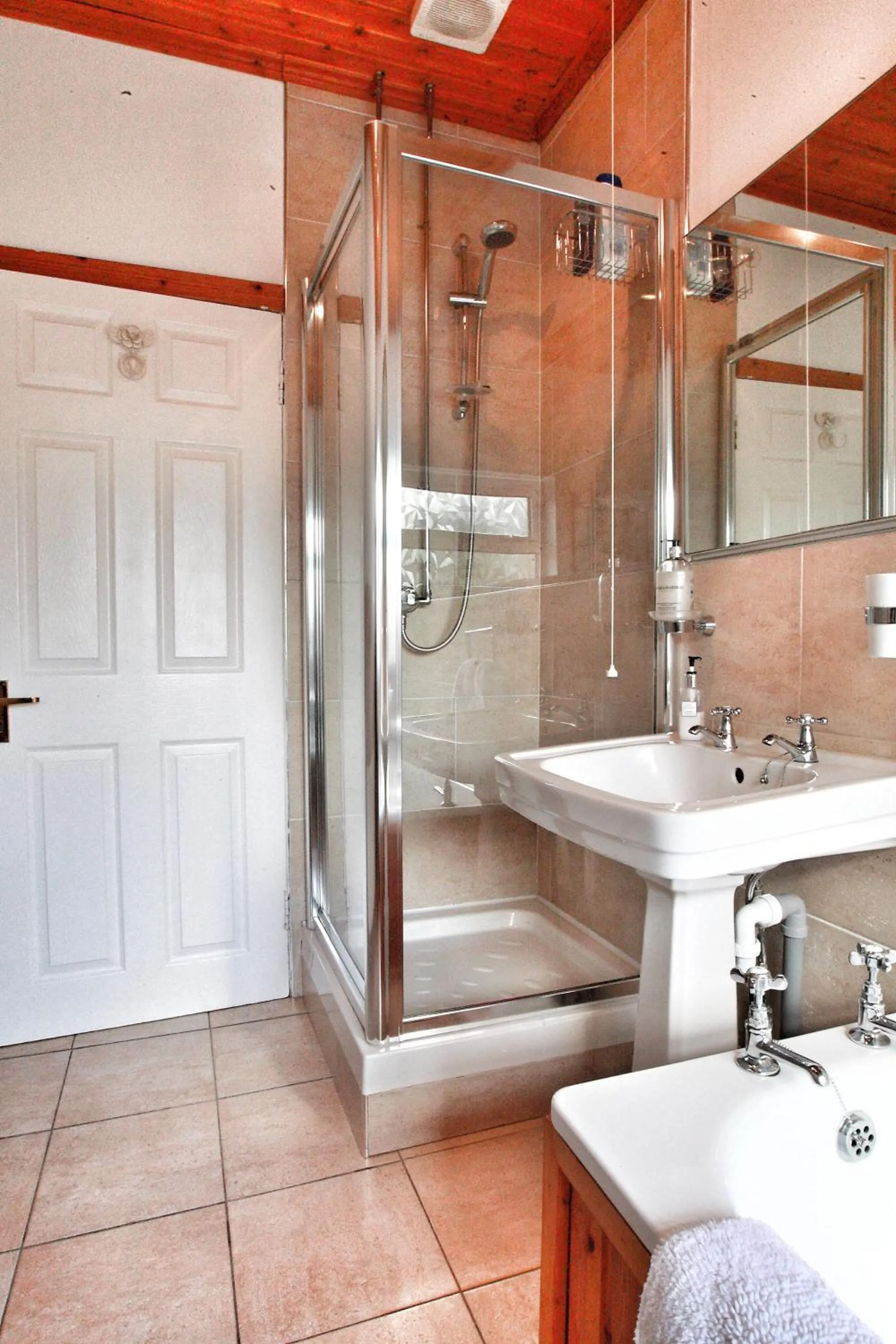 Bathroom in Elagh View Bed & Breakfast