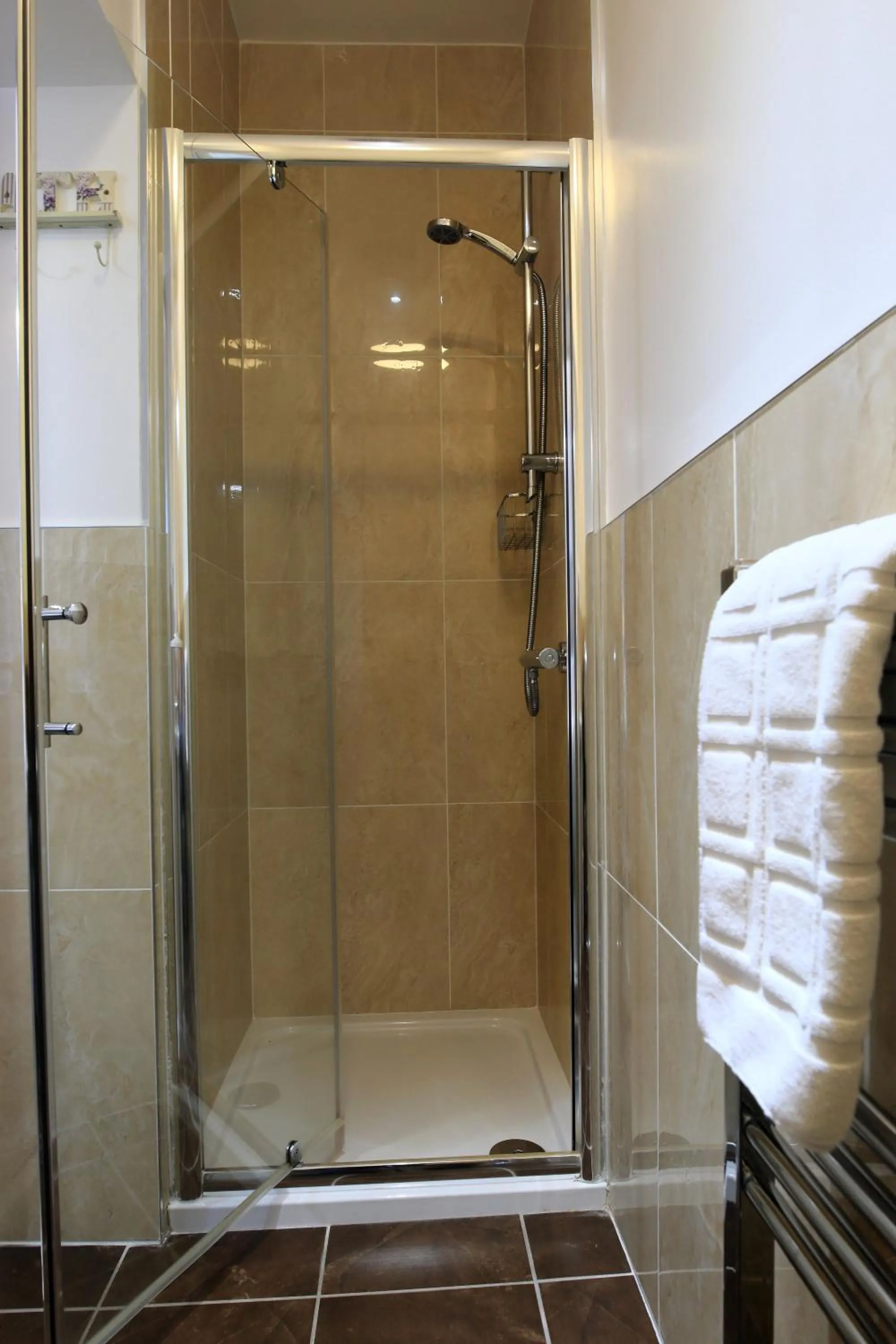 Bathroom in Elagh View Bed & Breakfast