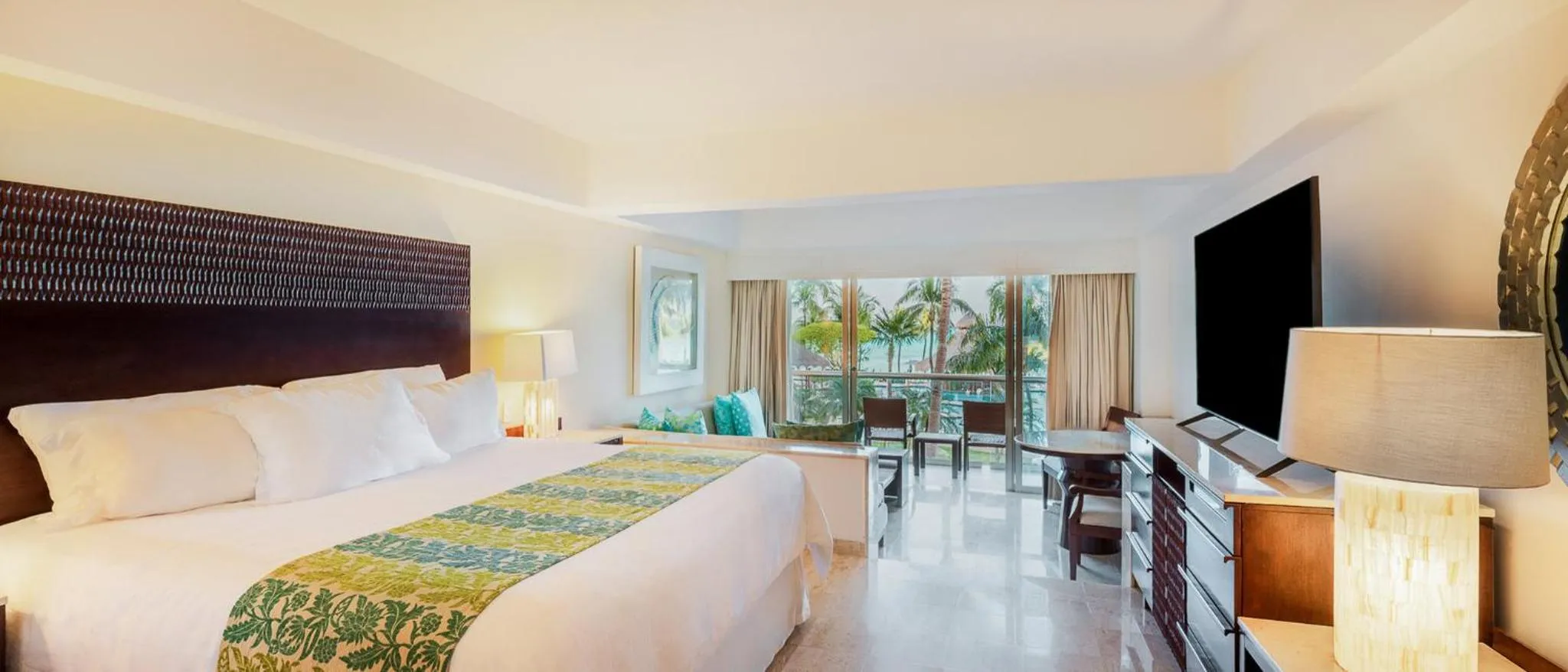 Photo of the whole room, Bed in Grand Fiesta Americana Coral Beach Cancun - All Inclusive