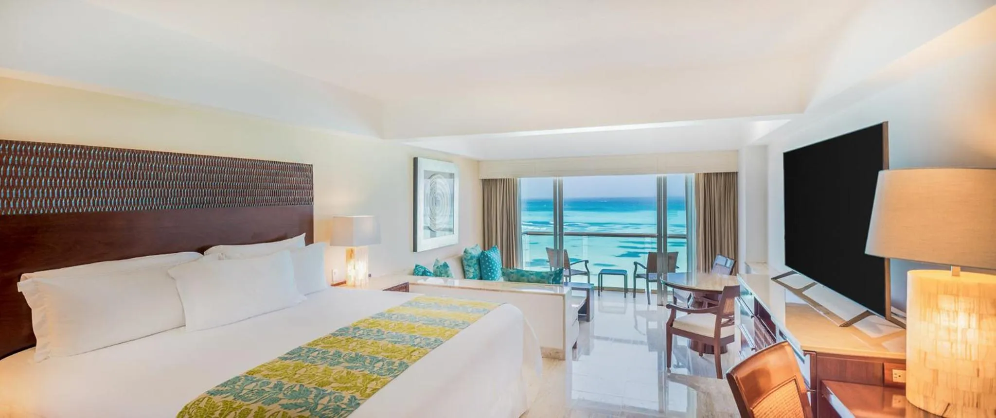 Photo of the whole room, Bed in Grand Fiesta Americana Coral Beach Cancun - All Inclusive