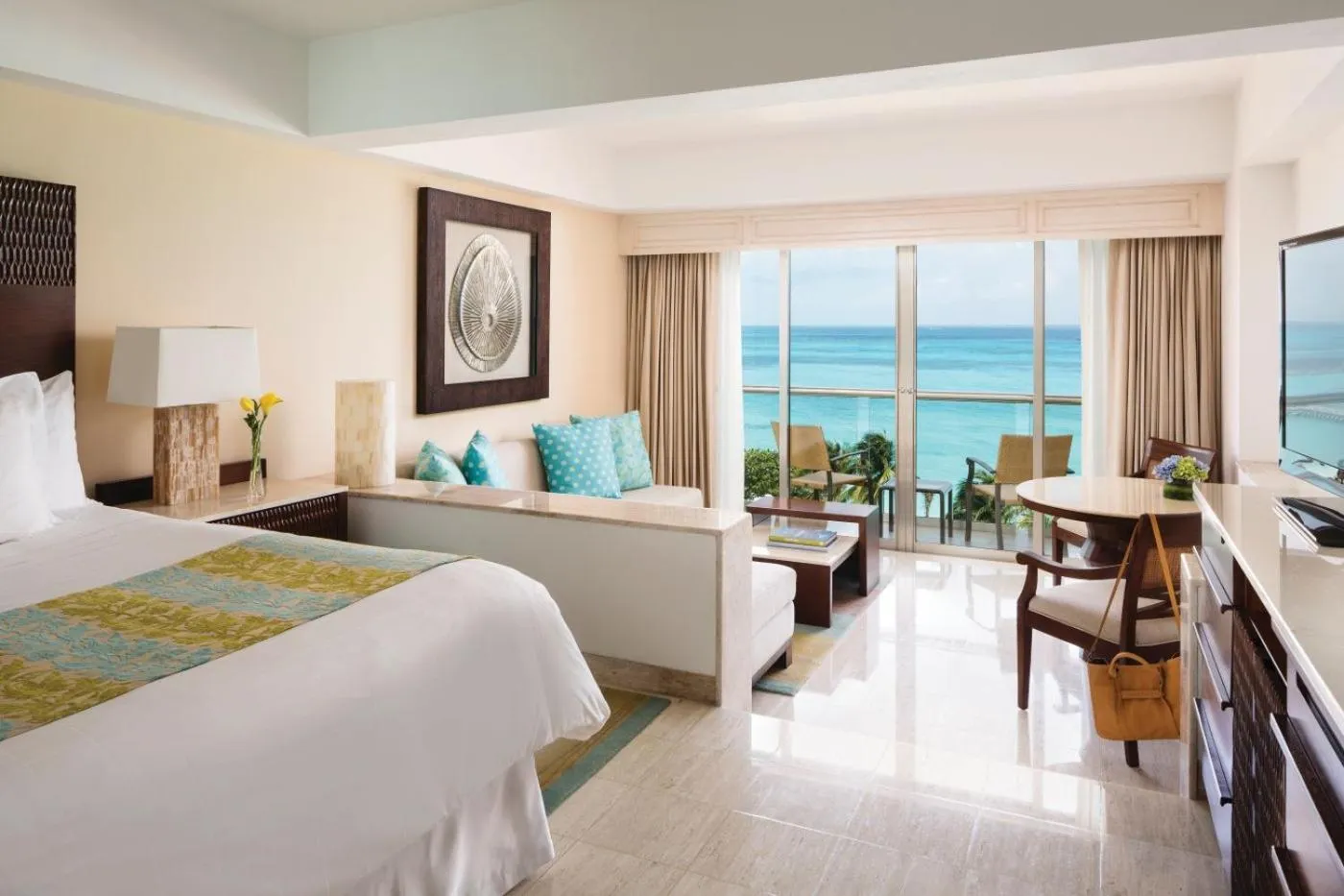 Guests, Bed in Grand Fiesta Americana Coral Beach Cancun - All Inclusive