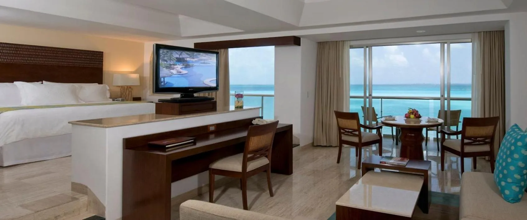 Photo of the whole room, Bed in Grand Fiesta Americana Coral Beach Cancun - All Inclusive