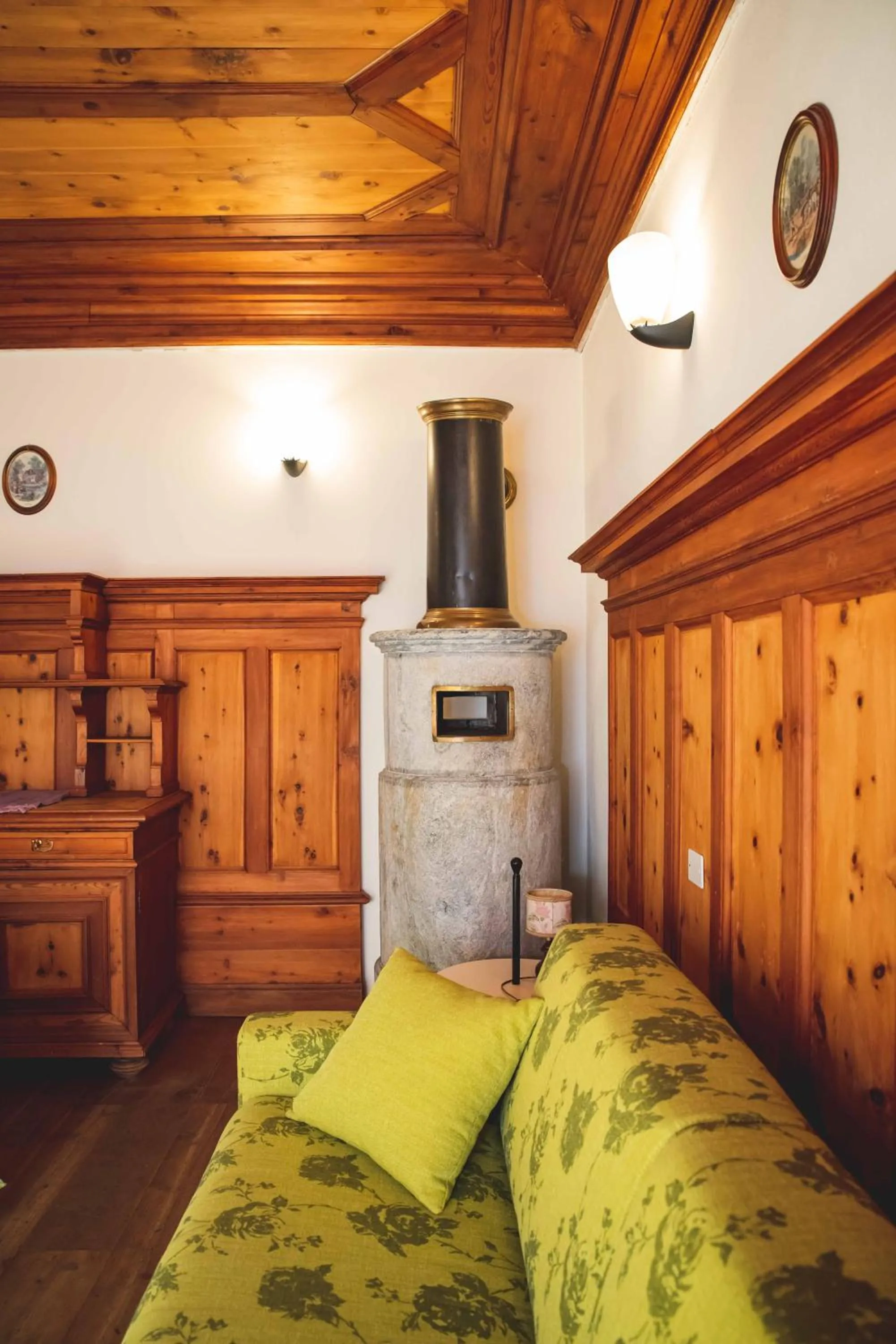 Living room, Bed in Hotel La Villa della Regina